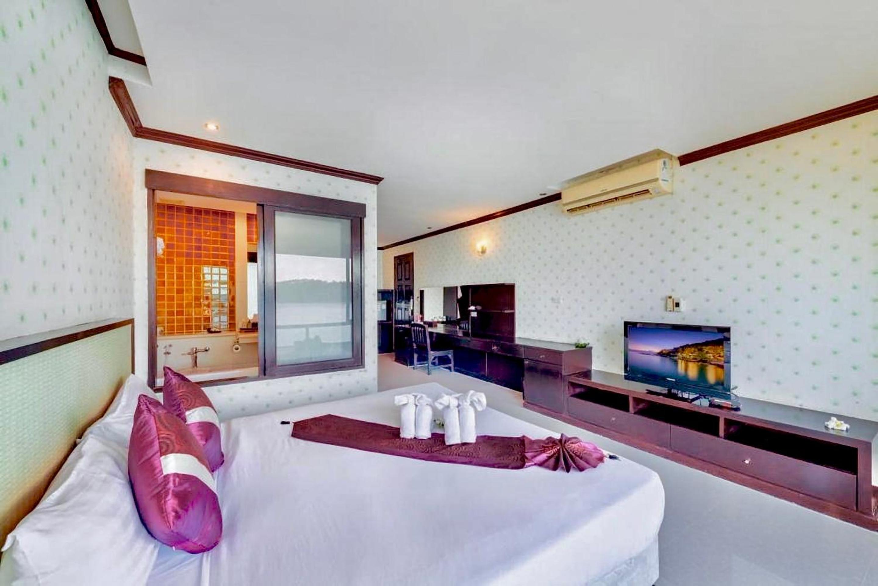 Superior Sea View Suite photo 3