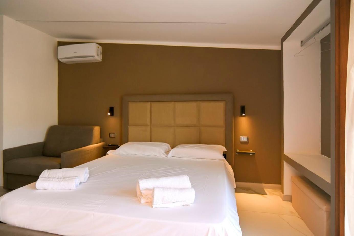 Deluxe Double Room photo 3
