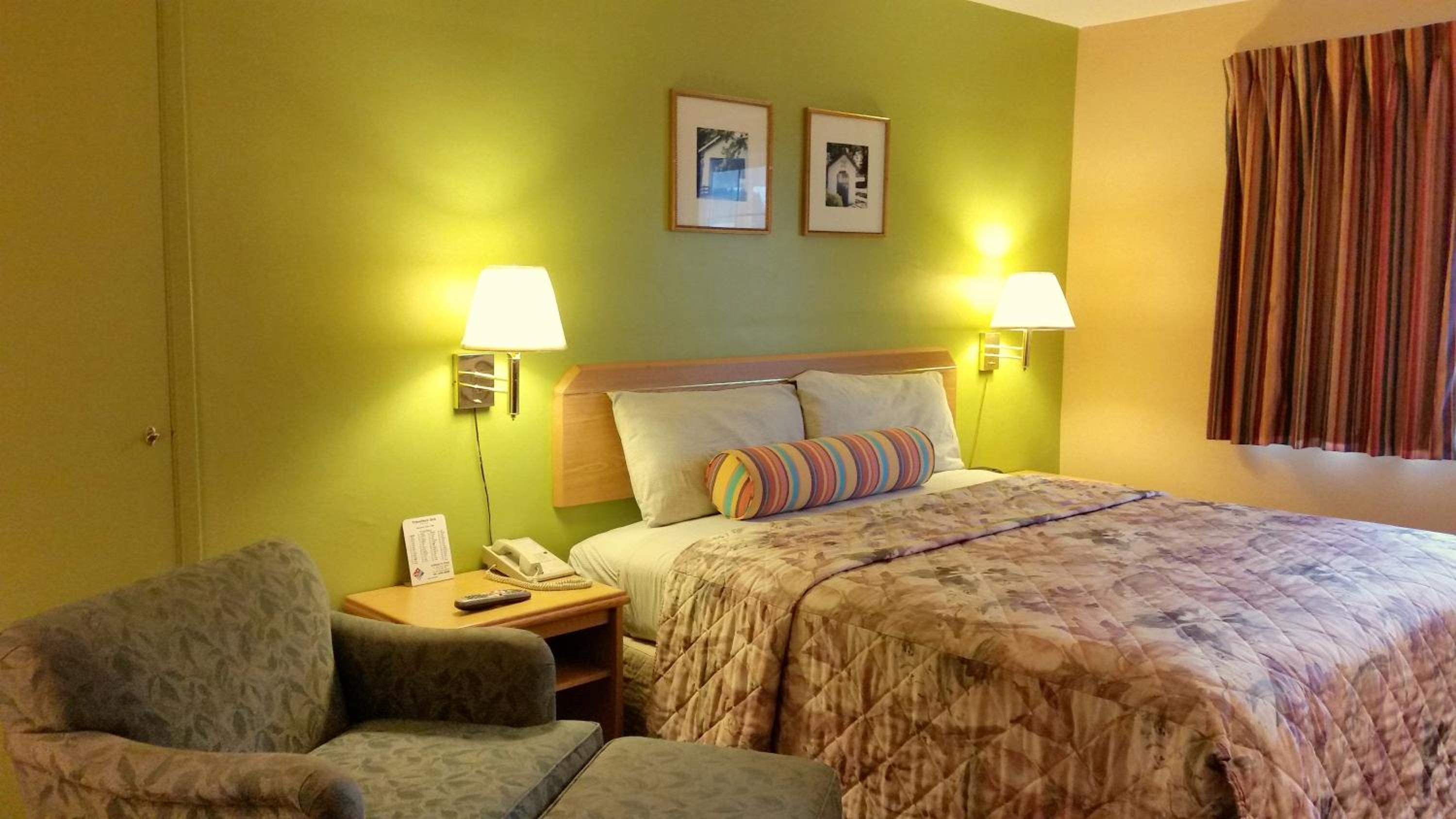 Deluxe King Room - Photo 2