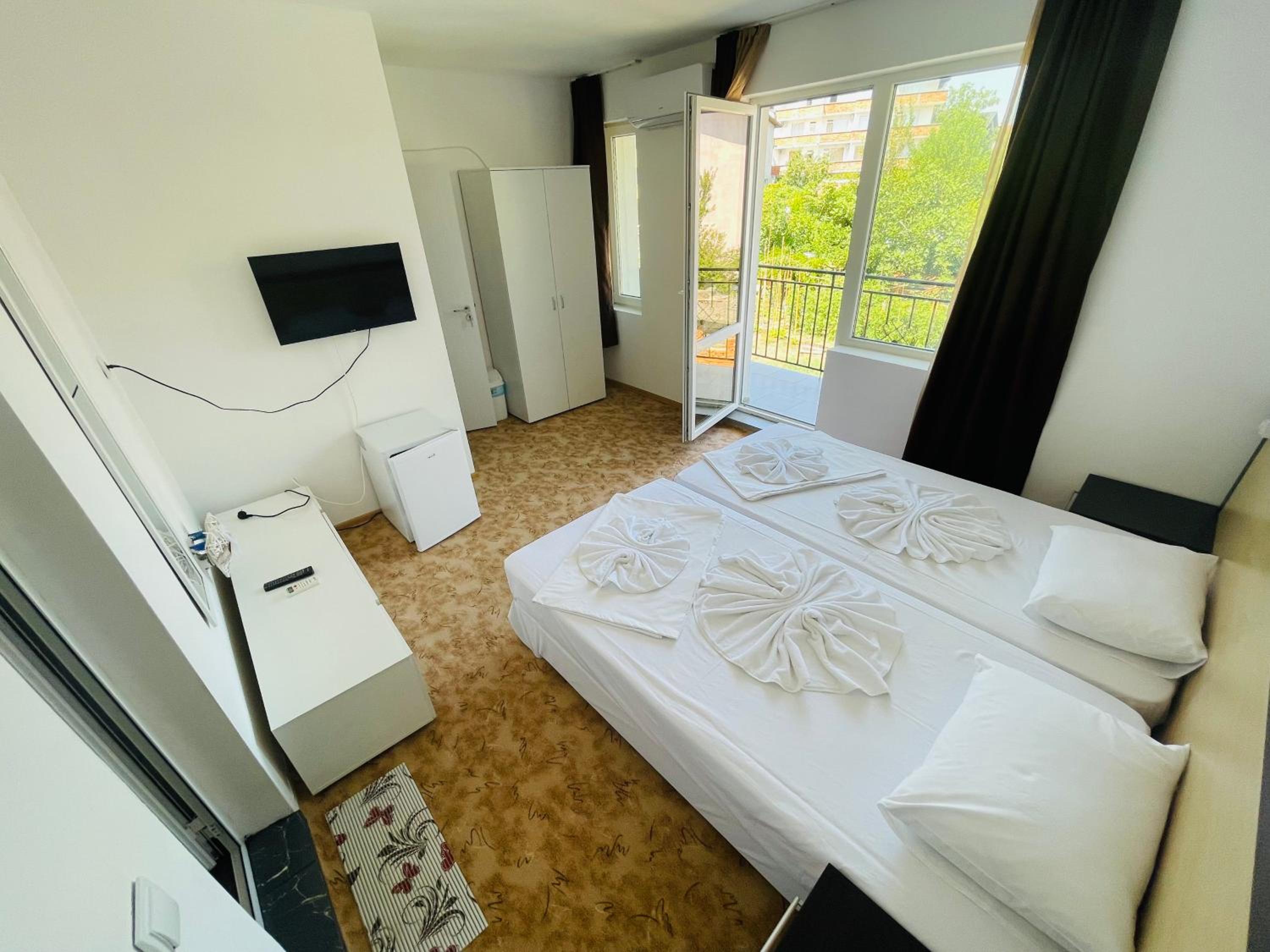 Double or Twin Room photo 2