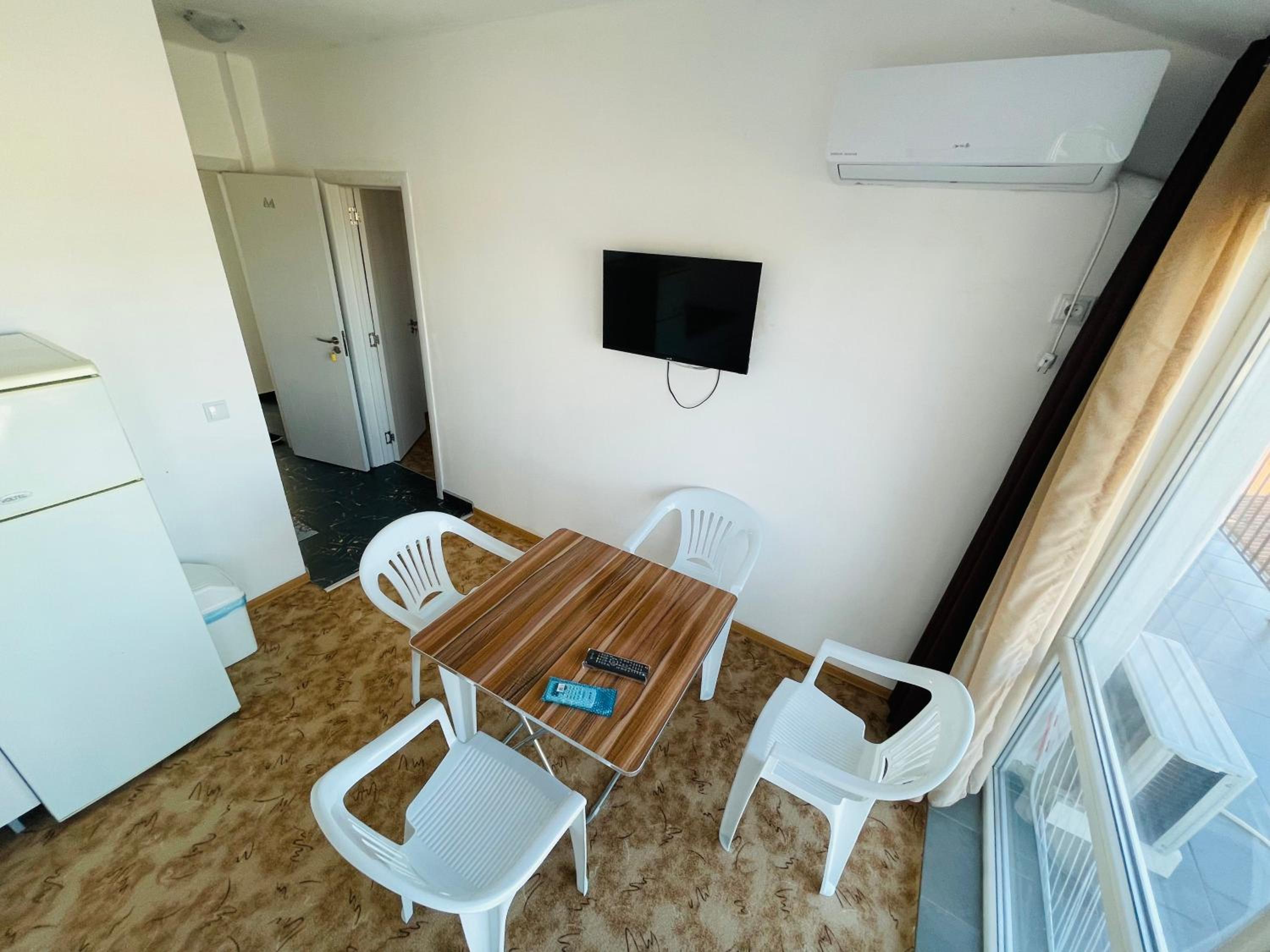 Apartment with View and Balcony photo 3
