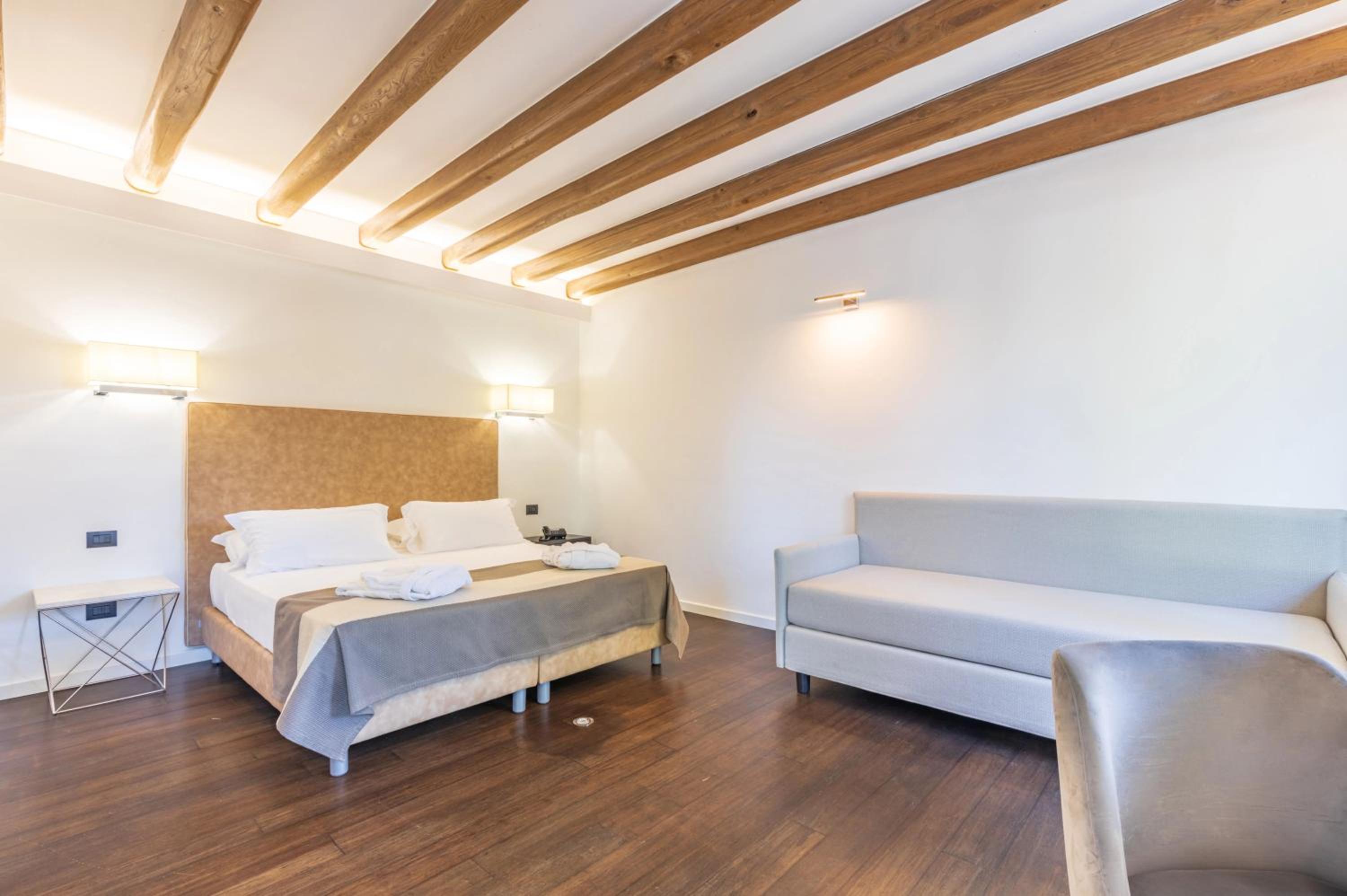 Triple Room with Garden View - Photo 2