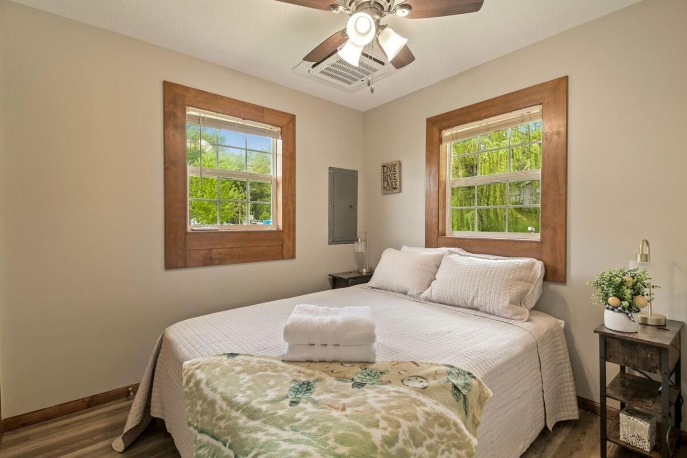 Two-Bedroom Cottage photo 2