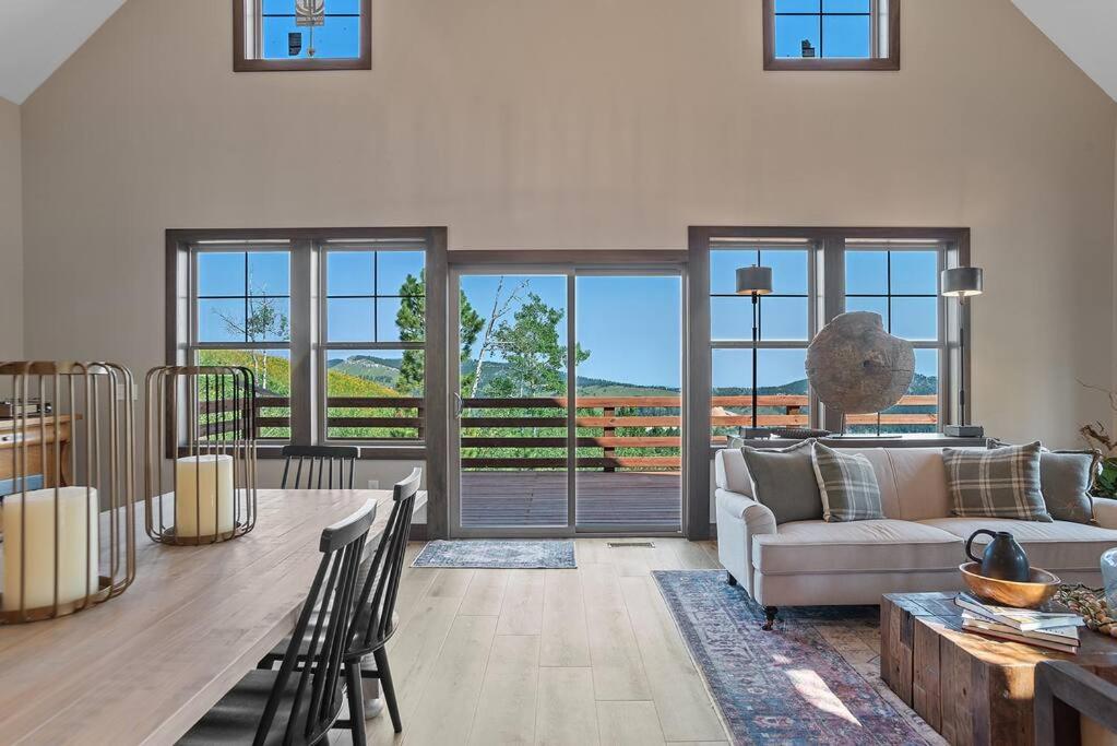 Five-Bedroom House photo 3