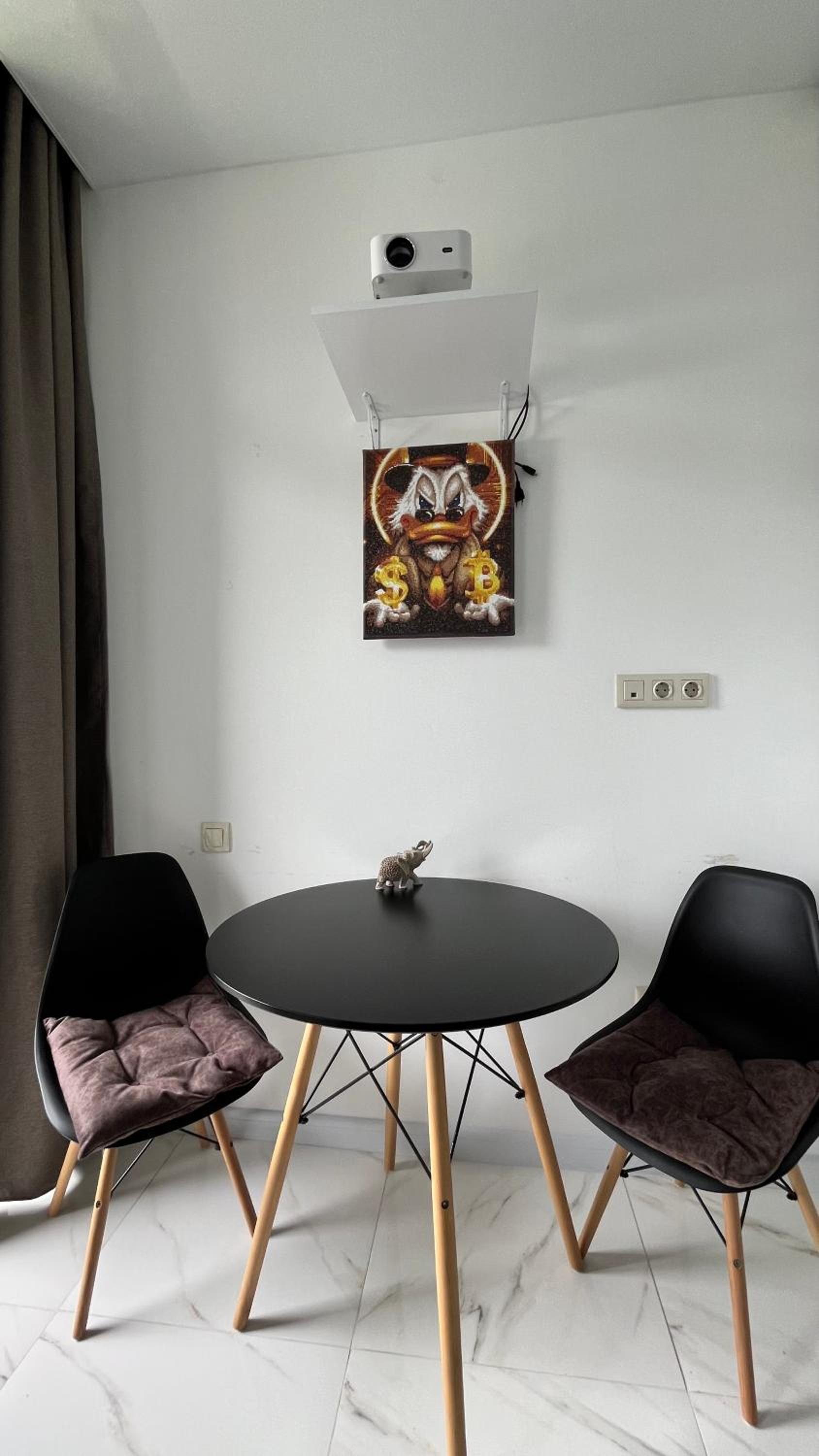 One-Bedroom Apartment photo 2