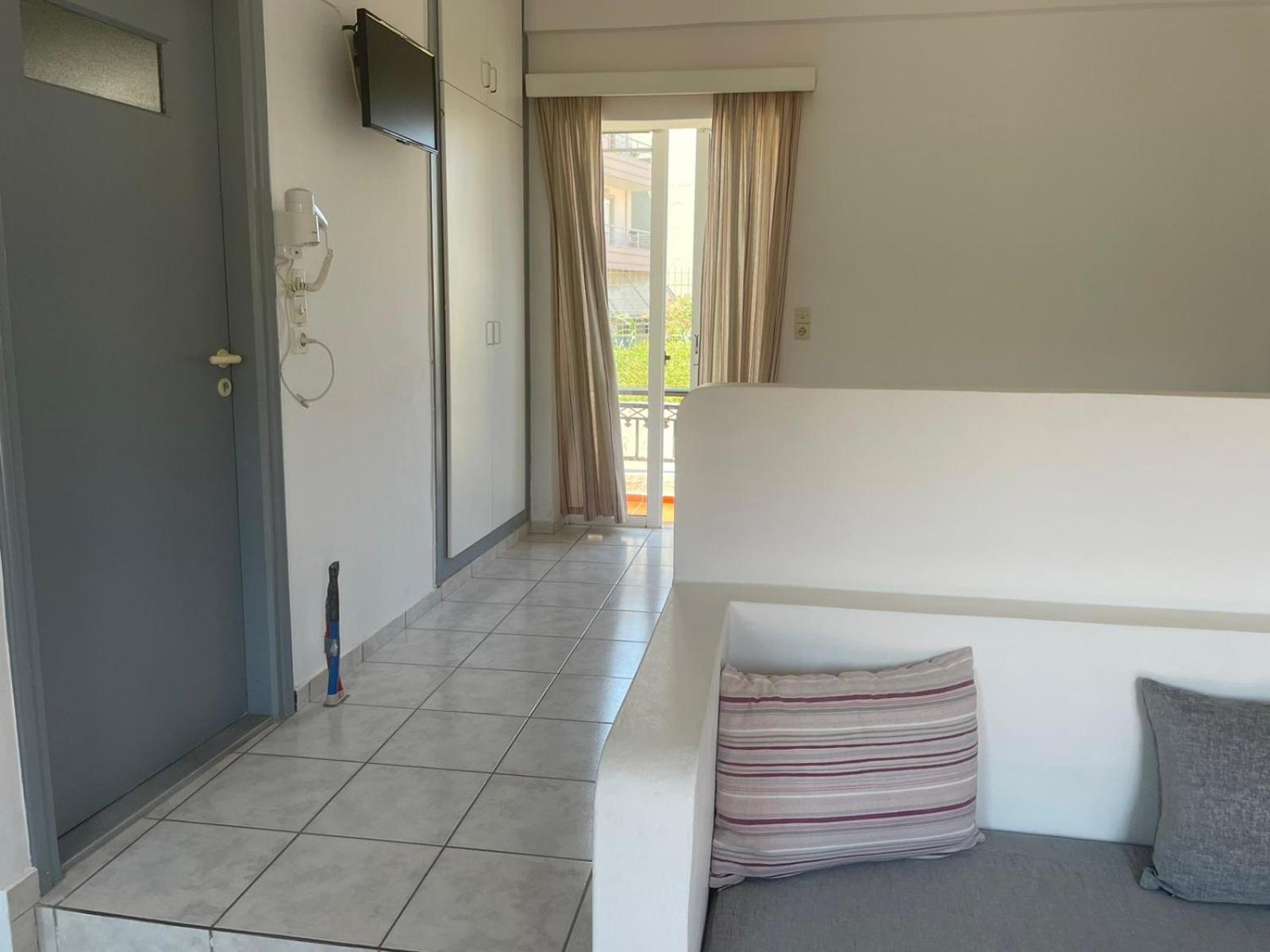 Studio Apartment photo 2