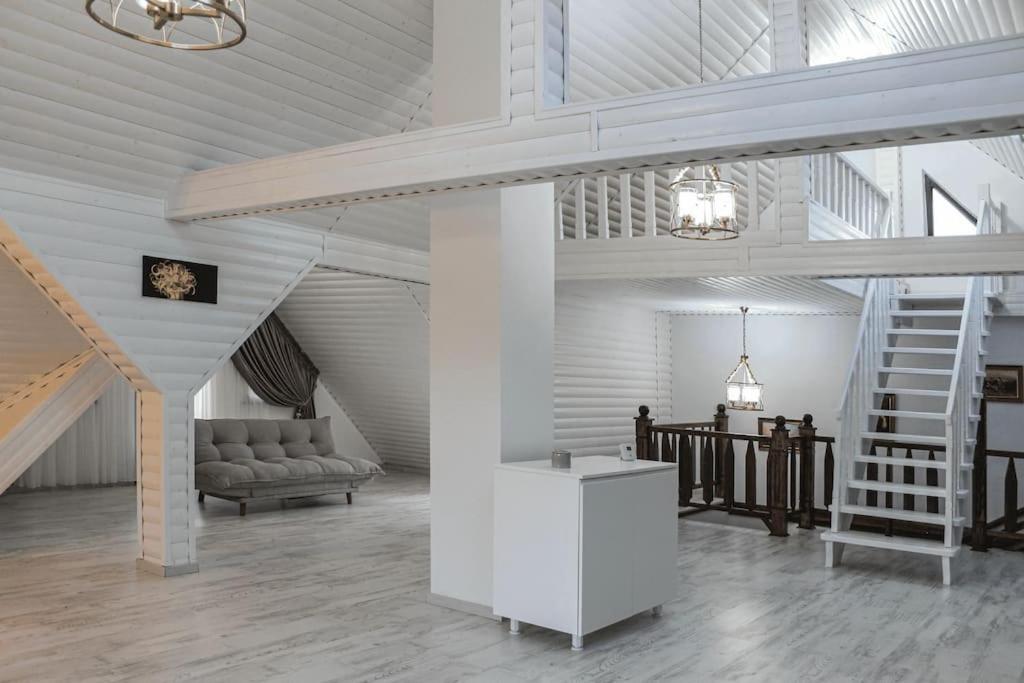 Five-Bedroom House photo 2
