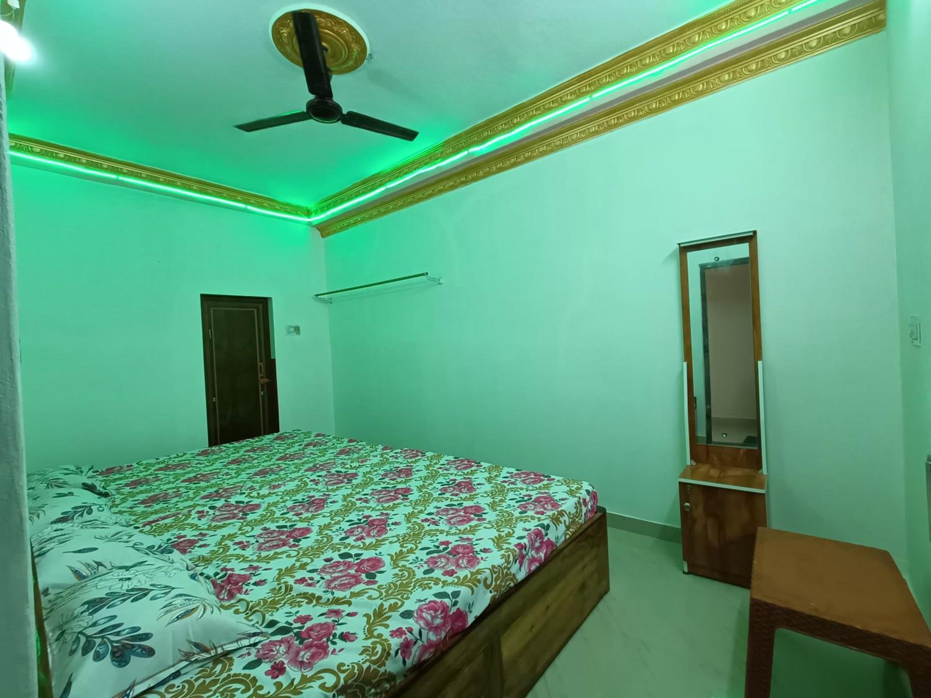 Quadruple Room with Private Bathroom photo 3