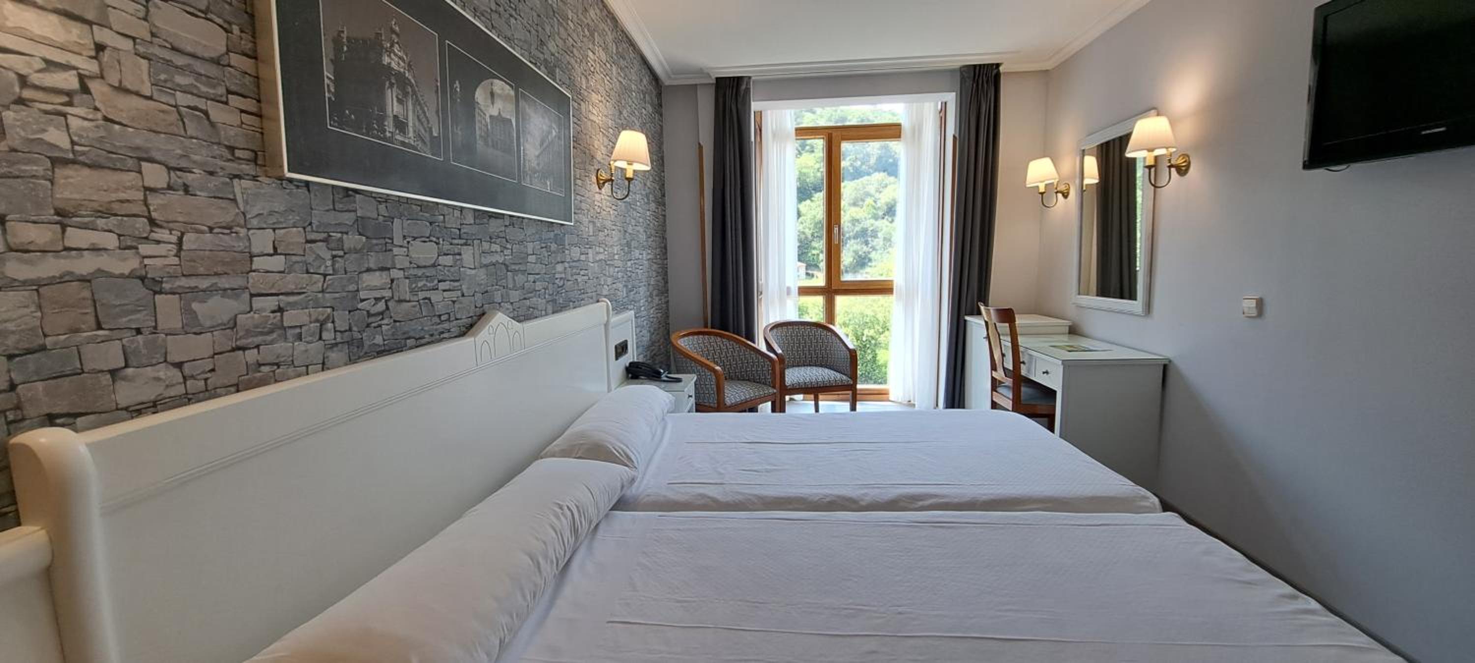 Deluxe Double or Twin Room with River View - Photo 15