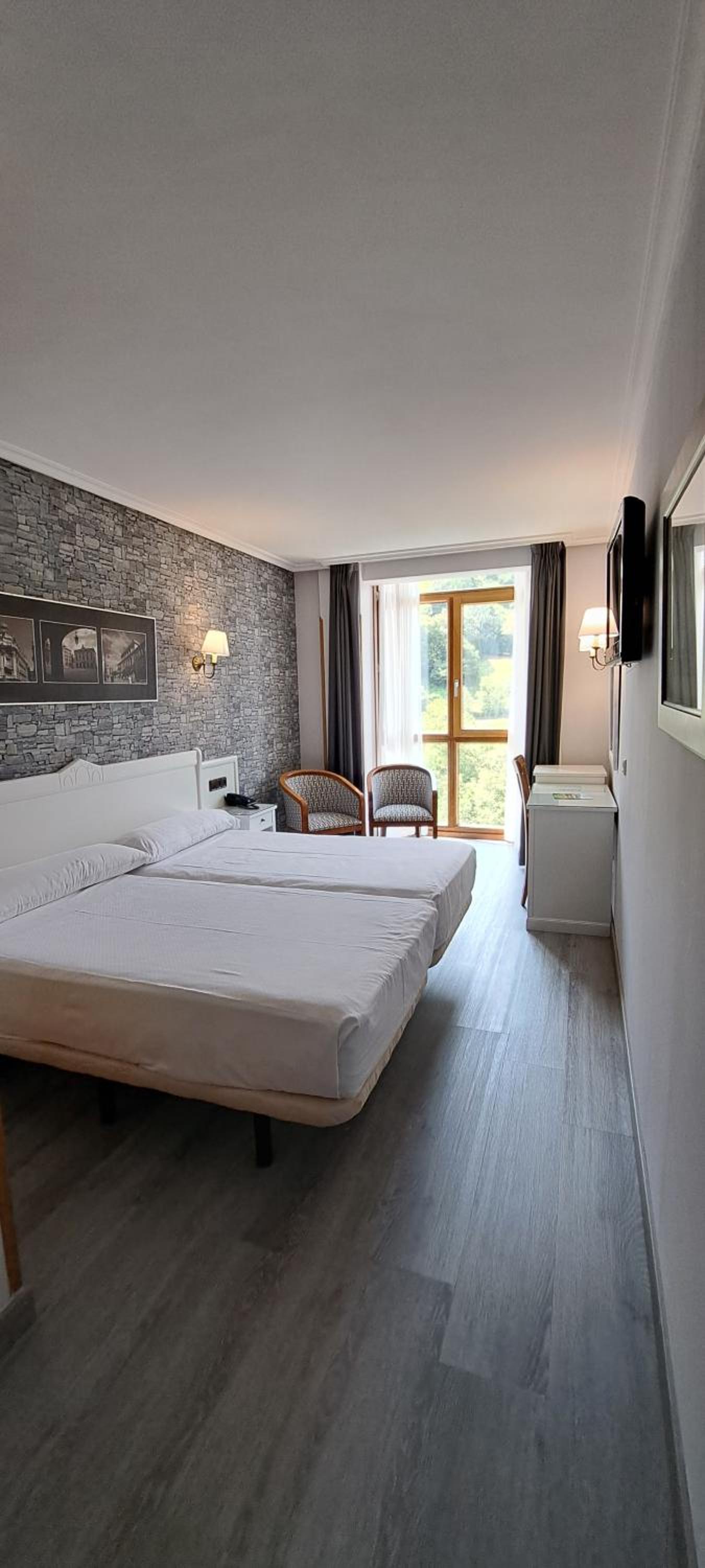 Deluxe Double or Twin Room with River View - Photo 16