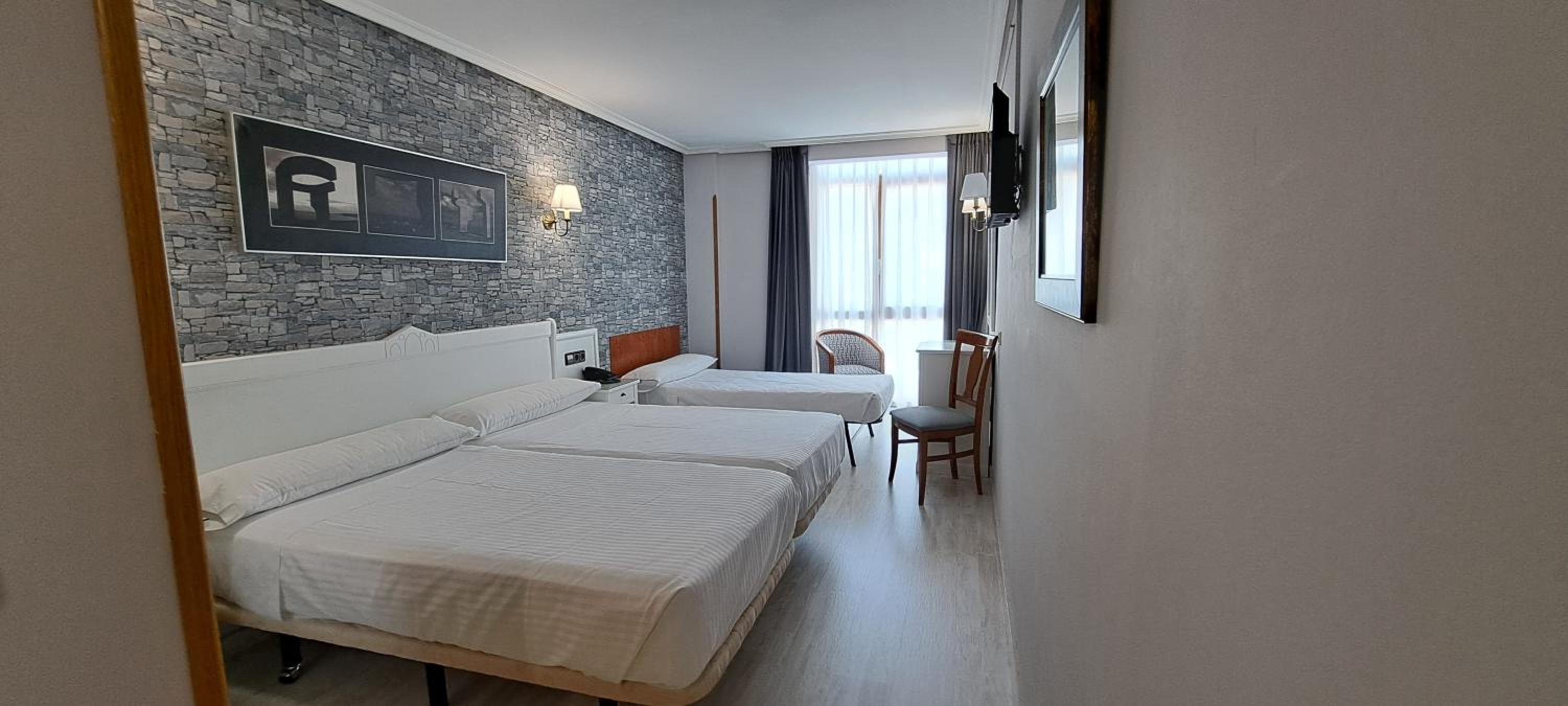 Double Room with Extra Bed - Photo 10
