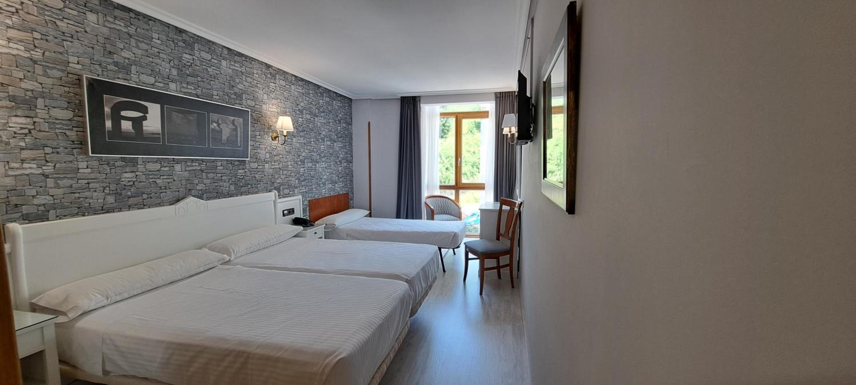 Double Room with Extra Bed - Photo 1