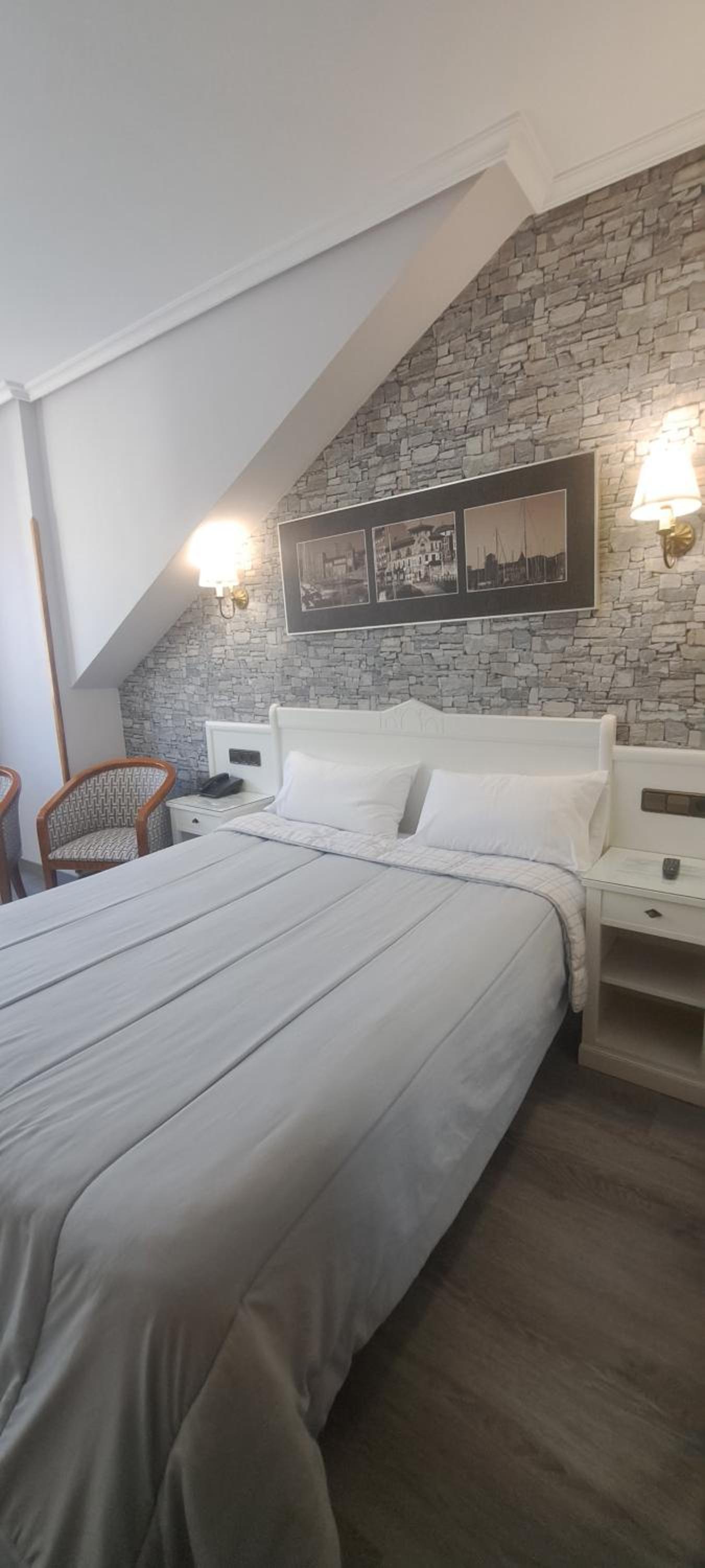 Double Room with City View - Photo 1