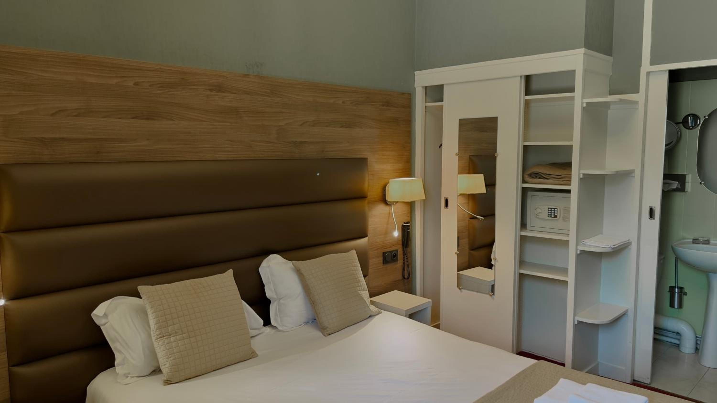Superior Double Room - Photo 8