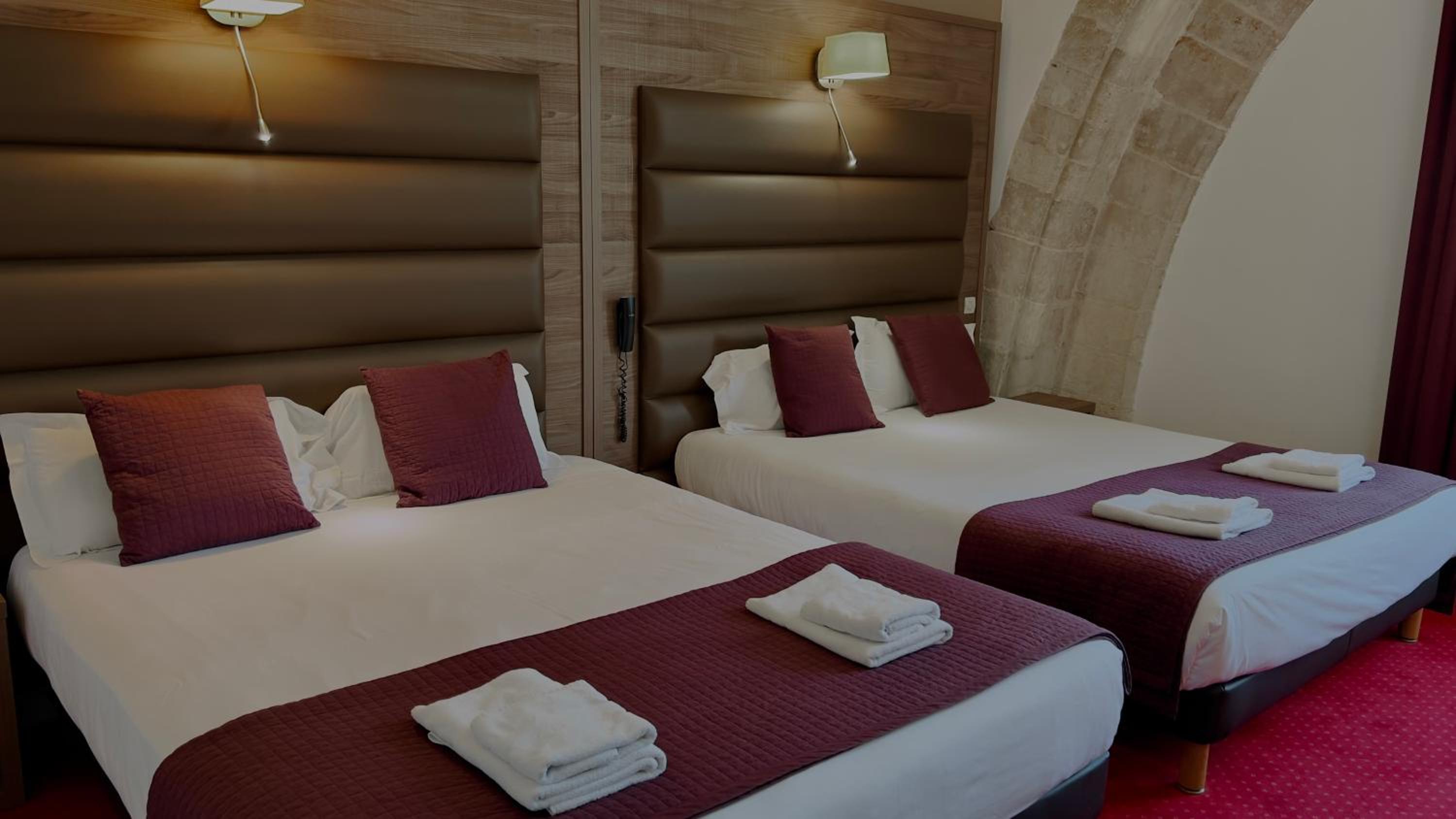 Executive Quadruple Room - Photo 1