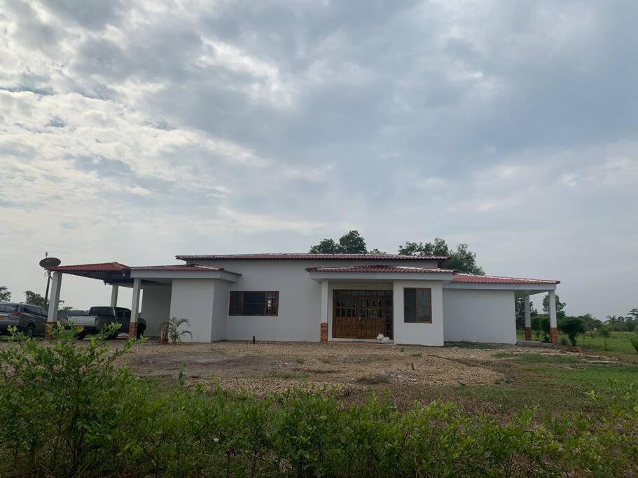 Five-Bedroom House photo 2