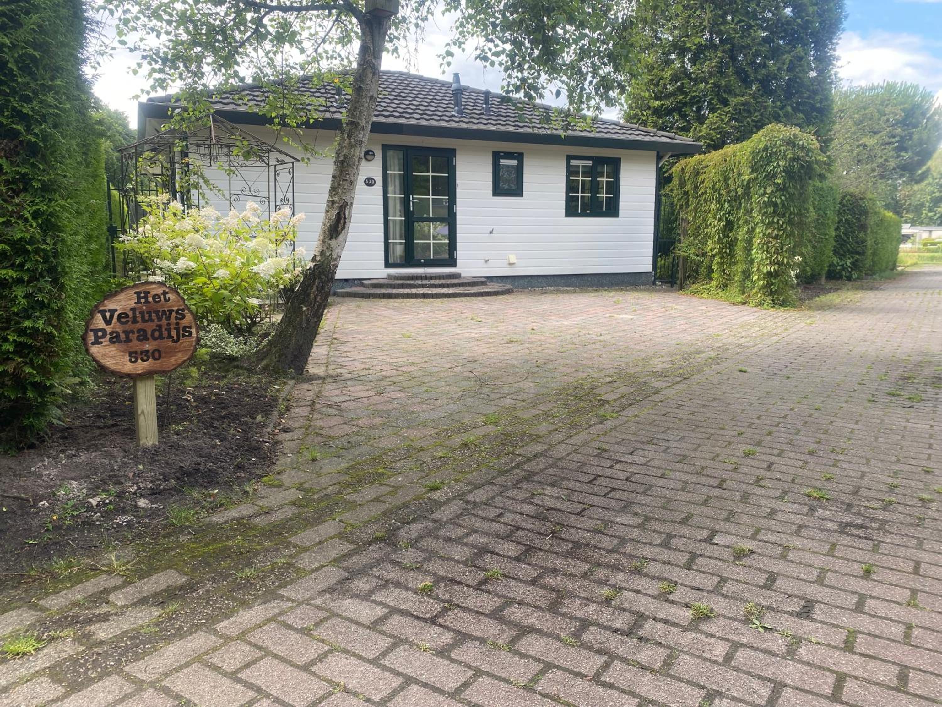 Bungalow with Garden View photo 2