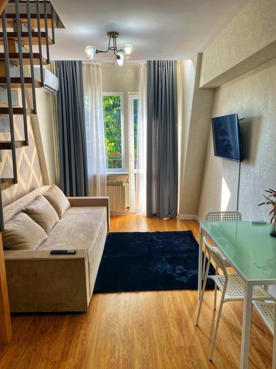 One-Bedroom Apartment photo 1