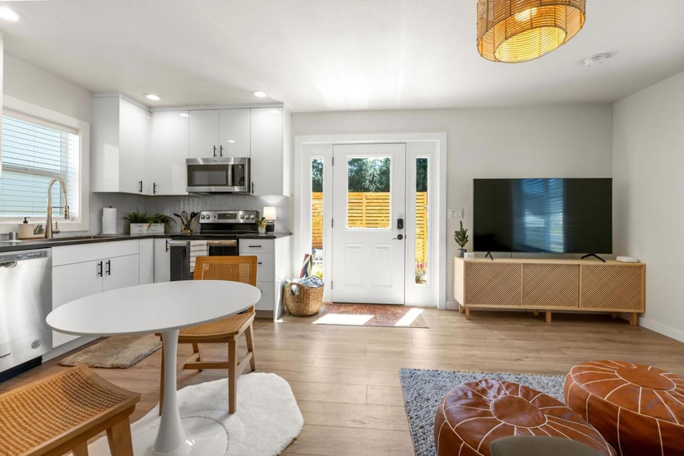 One-Bedroom House photo 1