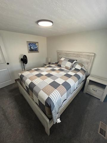 Three-Bedroom House photo 3