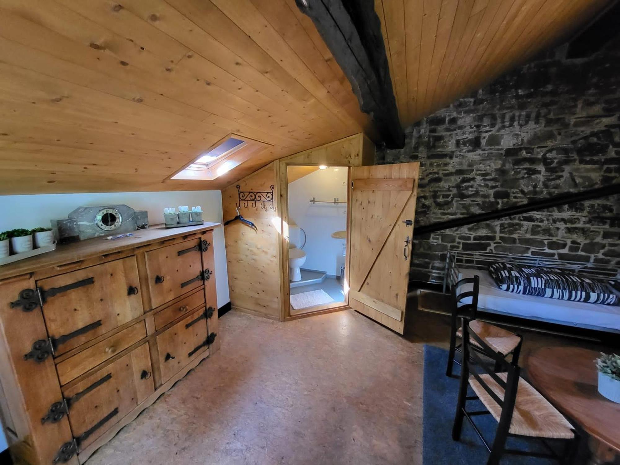 Basic Triple Room - Attic photo 3