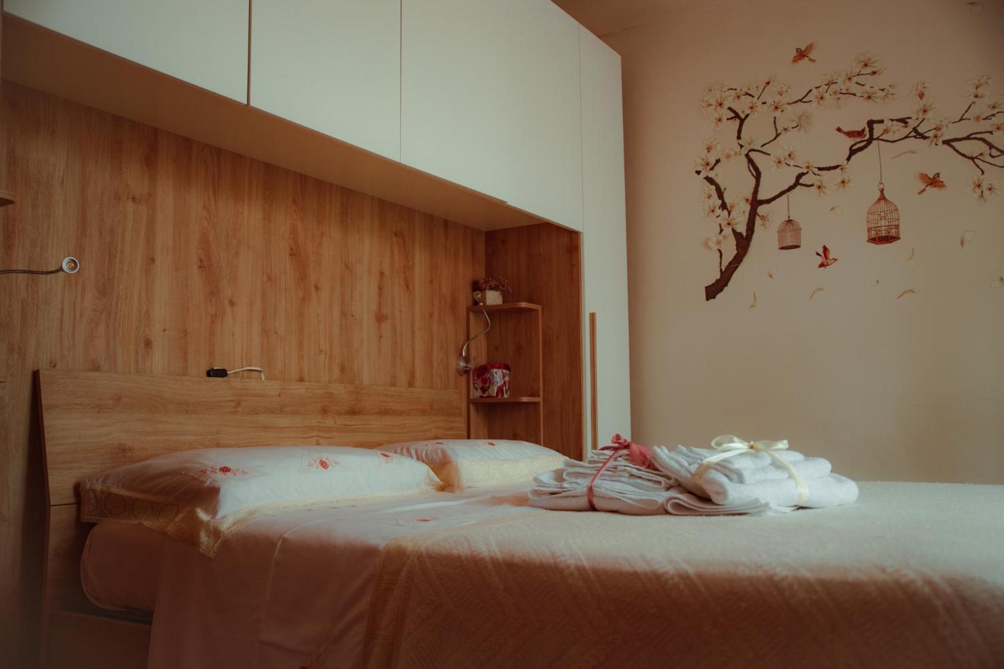 Double Room with Shared Bathroom photo 2