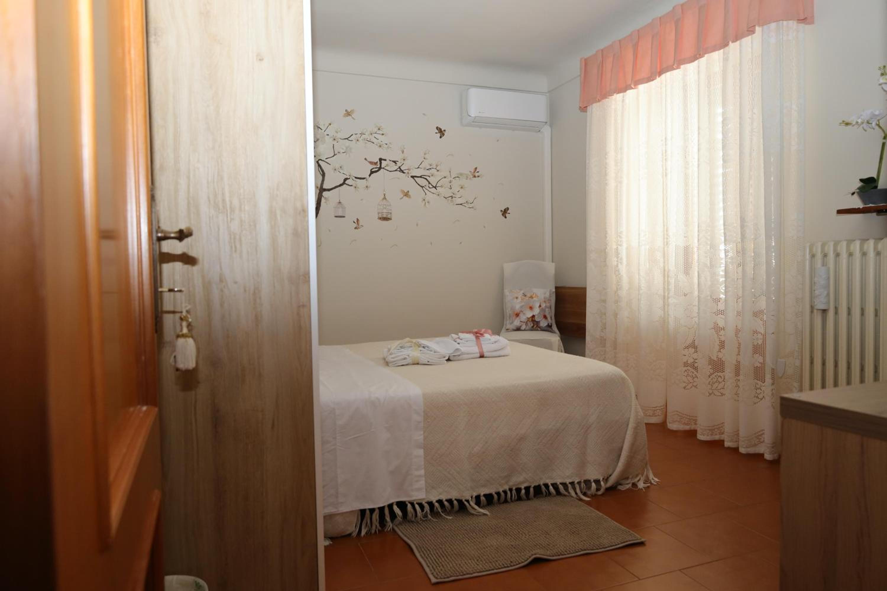 Double Room with Shared Bathroom photo 1