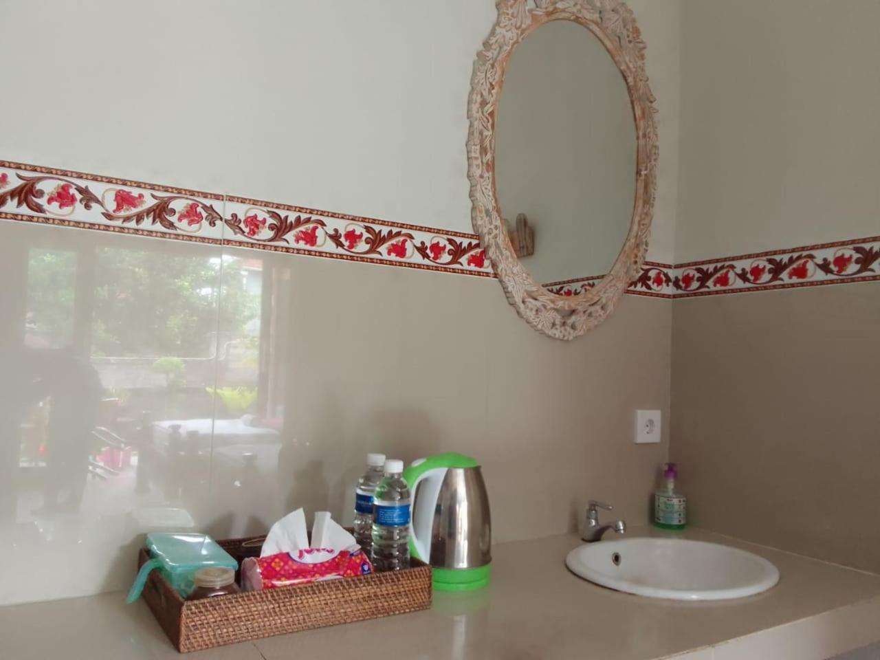 Deluxe Queen Room with Two Queen Beds - Photo 6