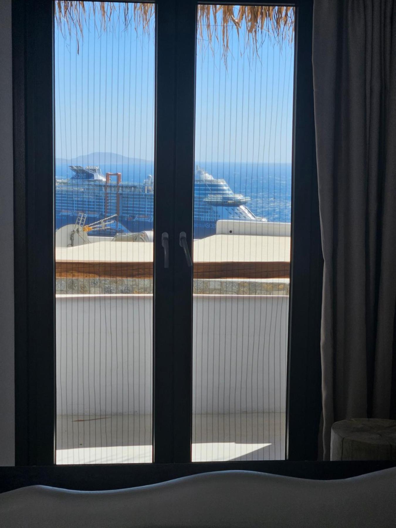 Deluxe Suite with Sea View photo 3