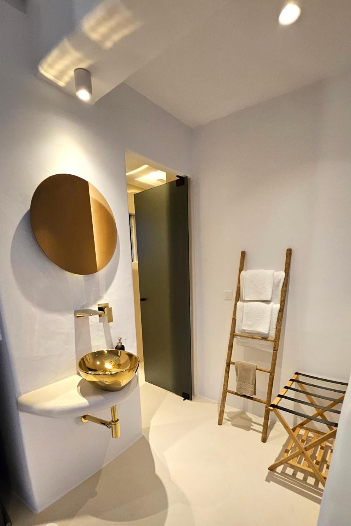 Deluxe Suite photo 3