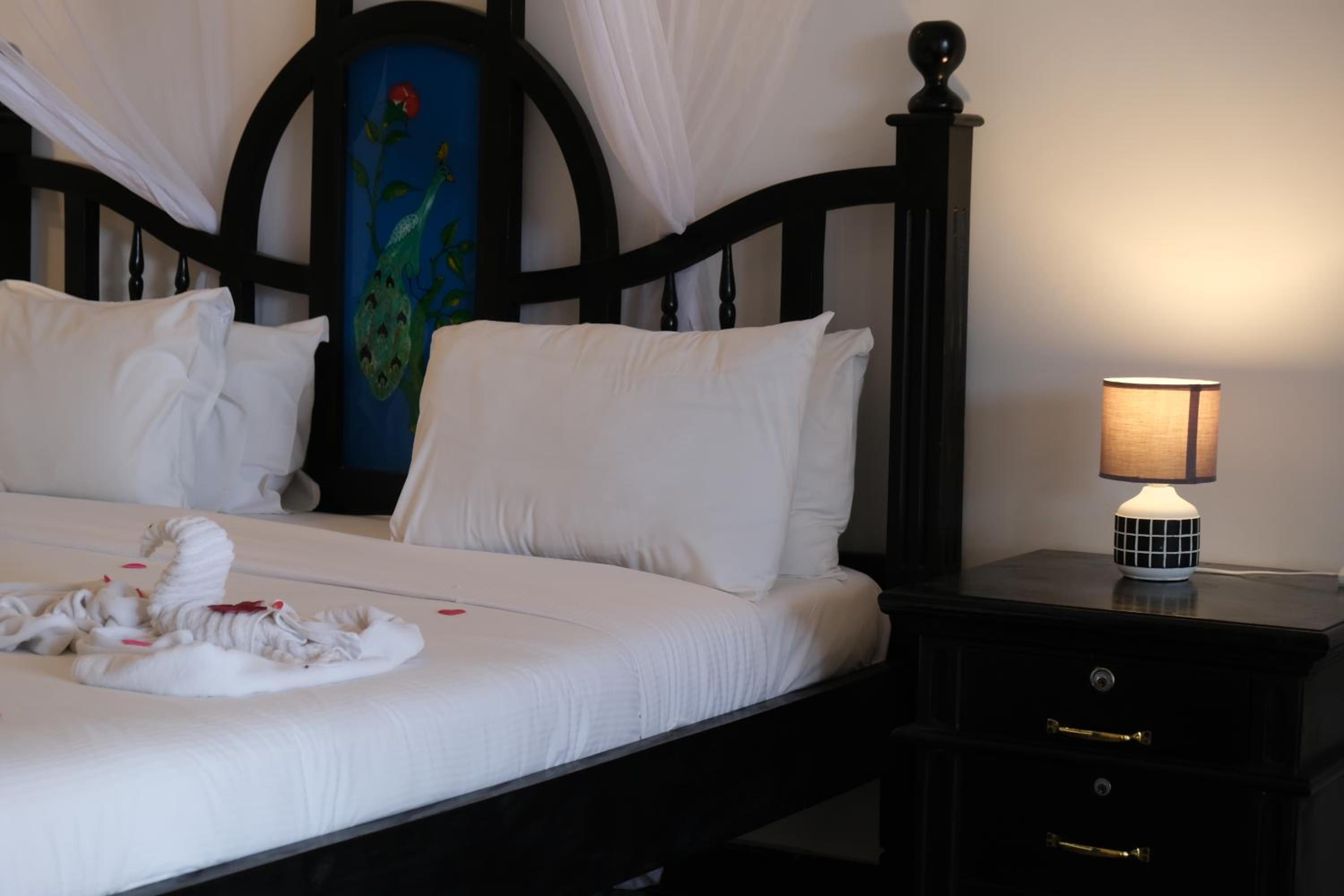 One-Bedroom Suite with Sea View - Photo 3