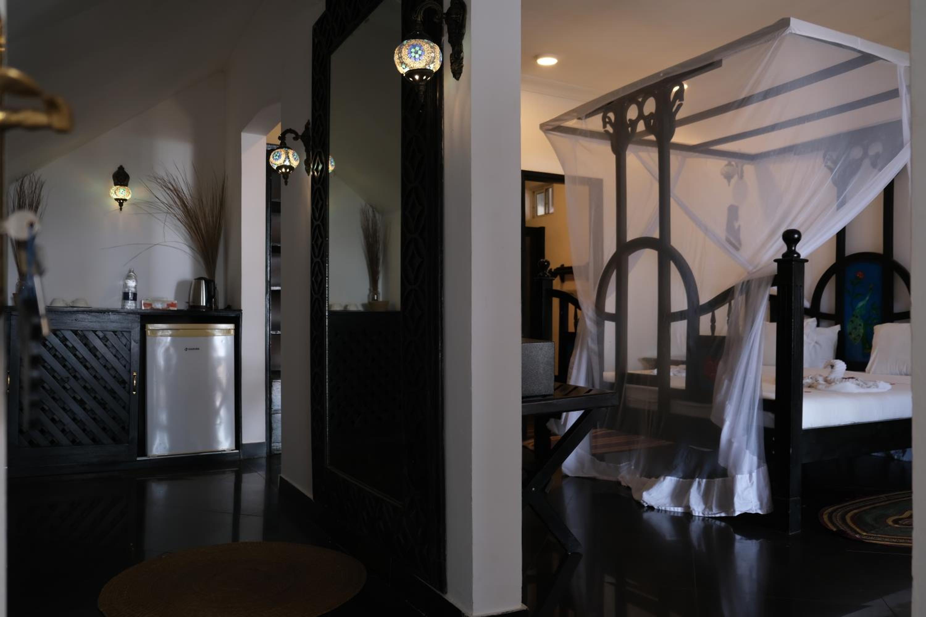 One-Bedroom Suite with Sea View - Photo 4