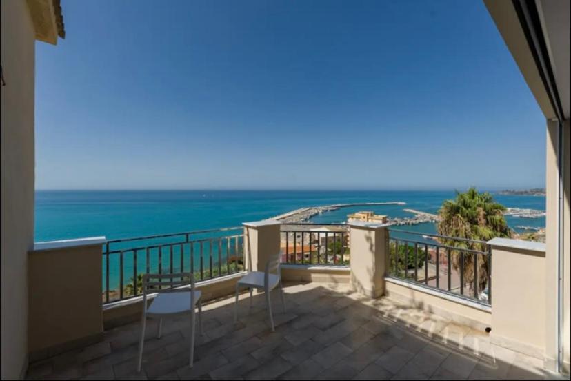 Apartment with Sea View photo 2