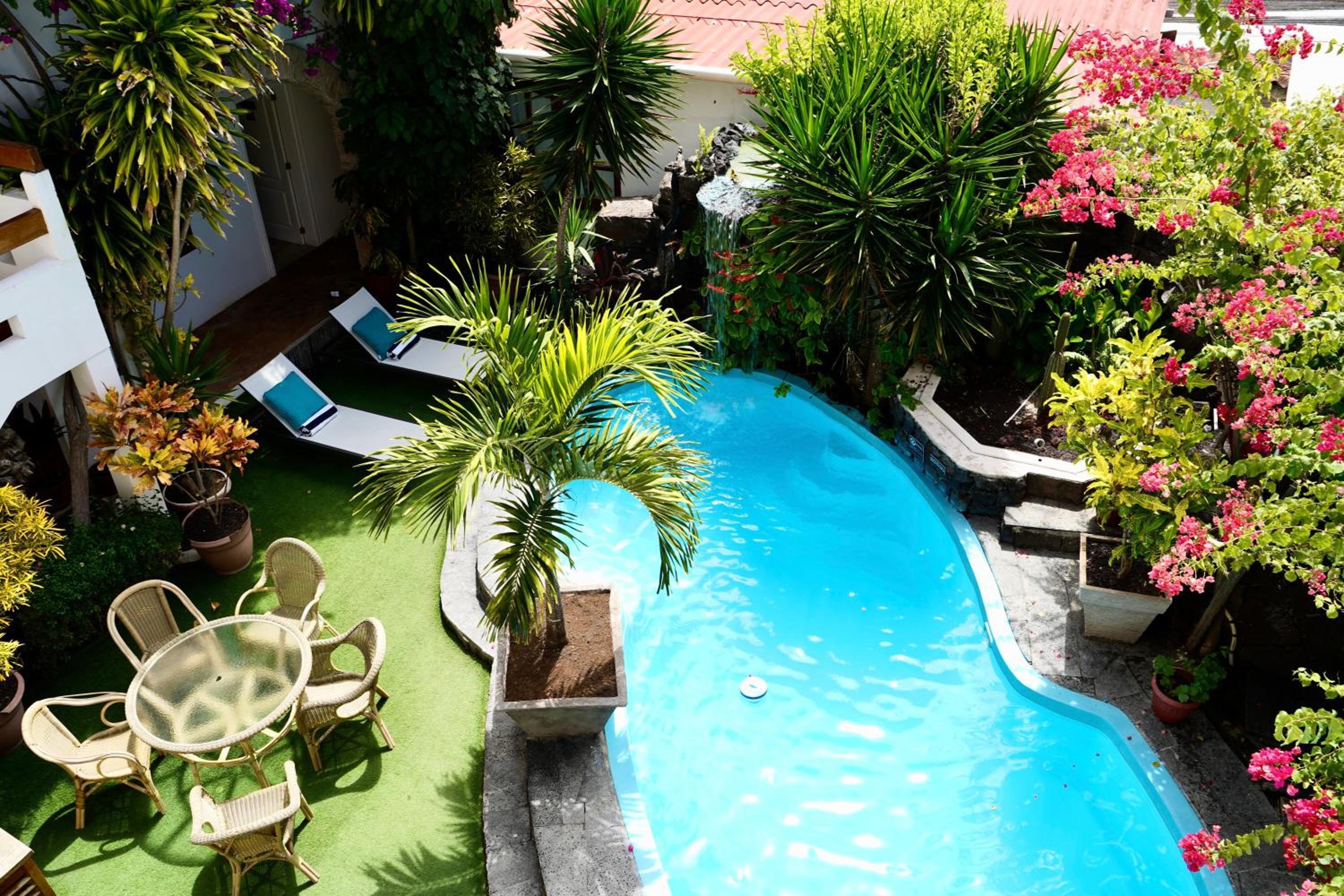 Deluxe Double Room with Side Sea View