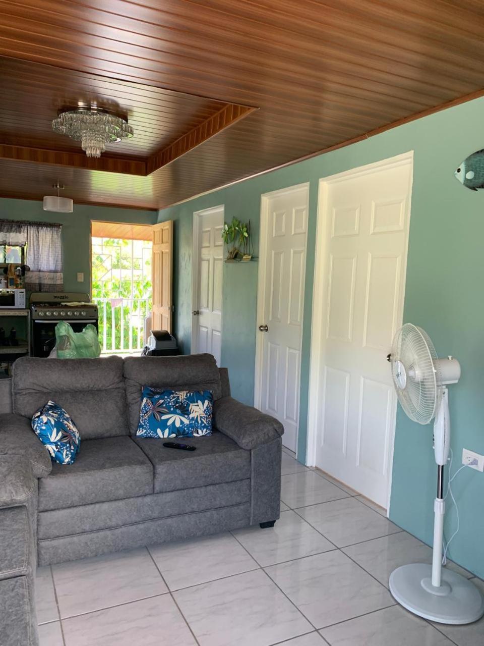 One-Bedroom House photo 2