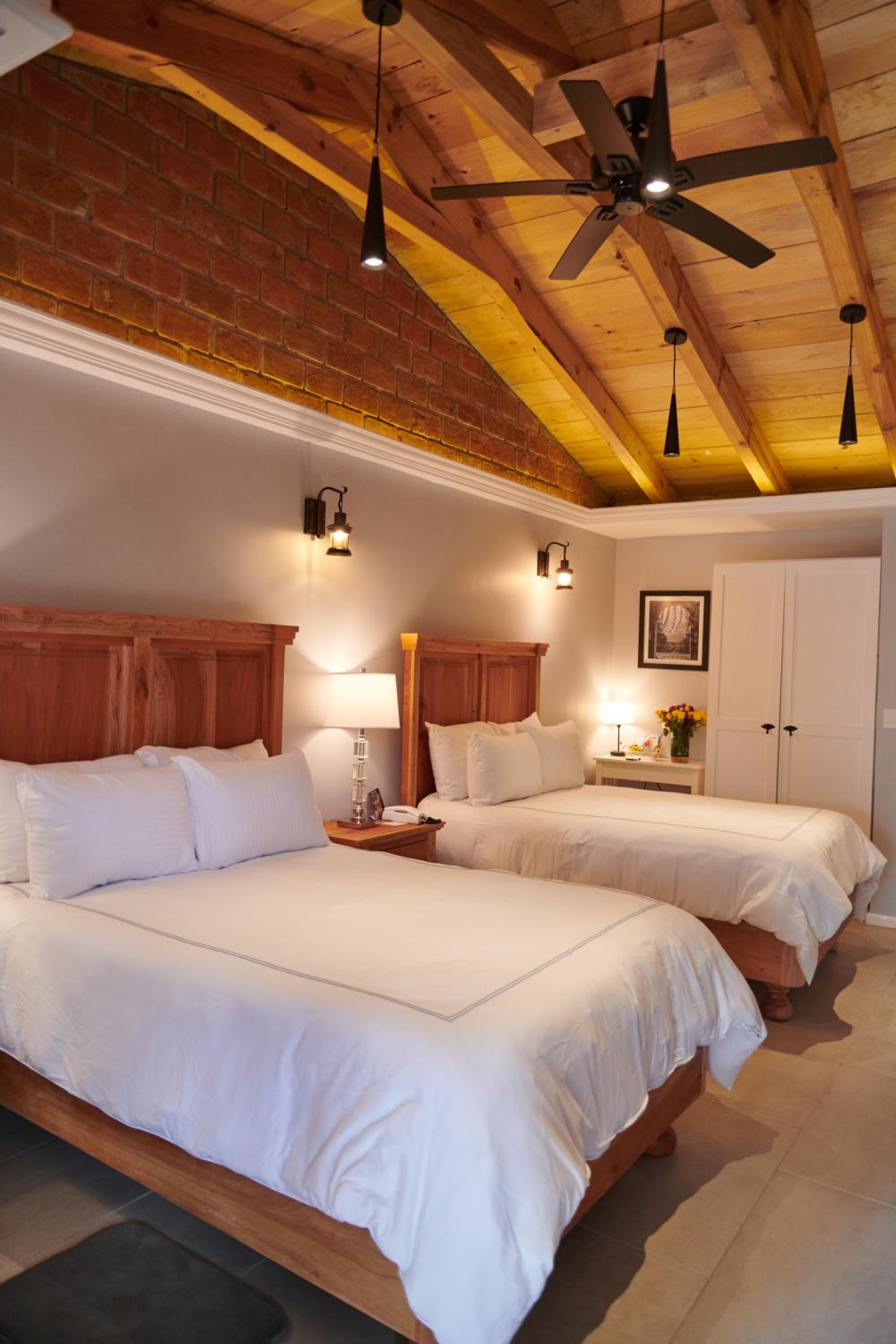 Standard Quadruple Room - Photo 12