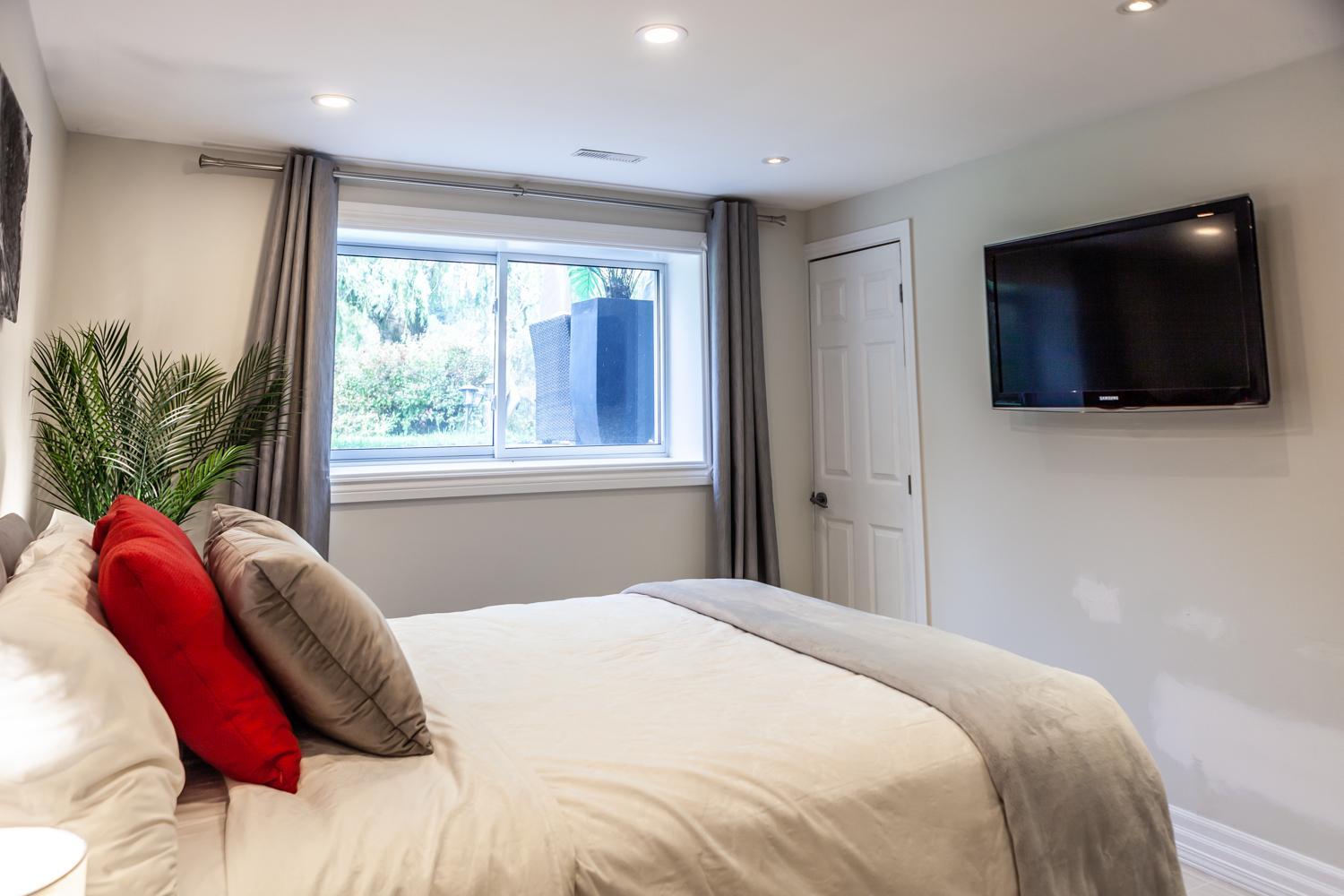 Deluxe Queen Suite - Photo 35