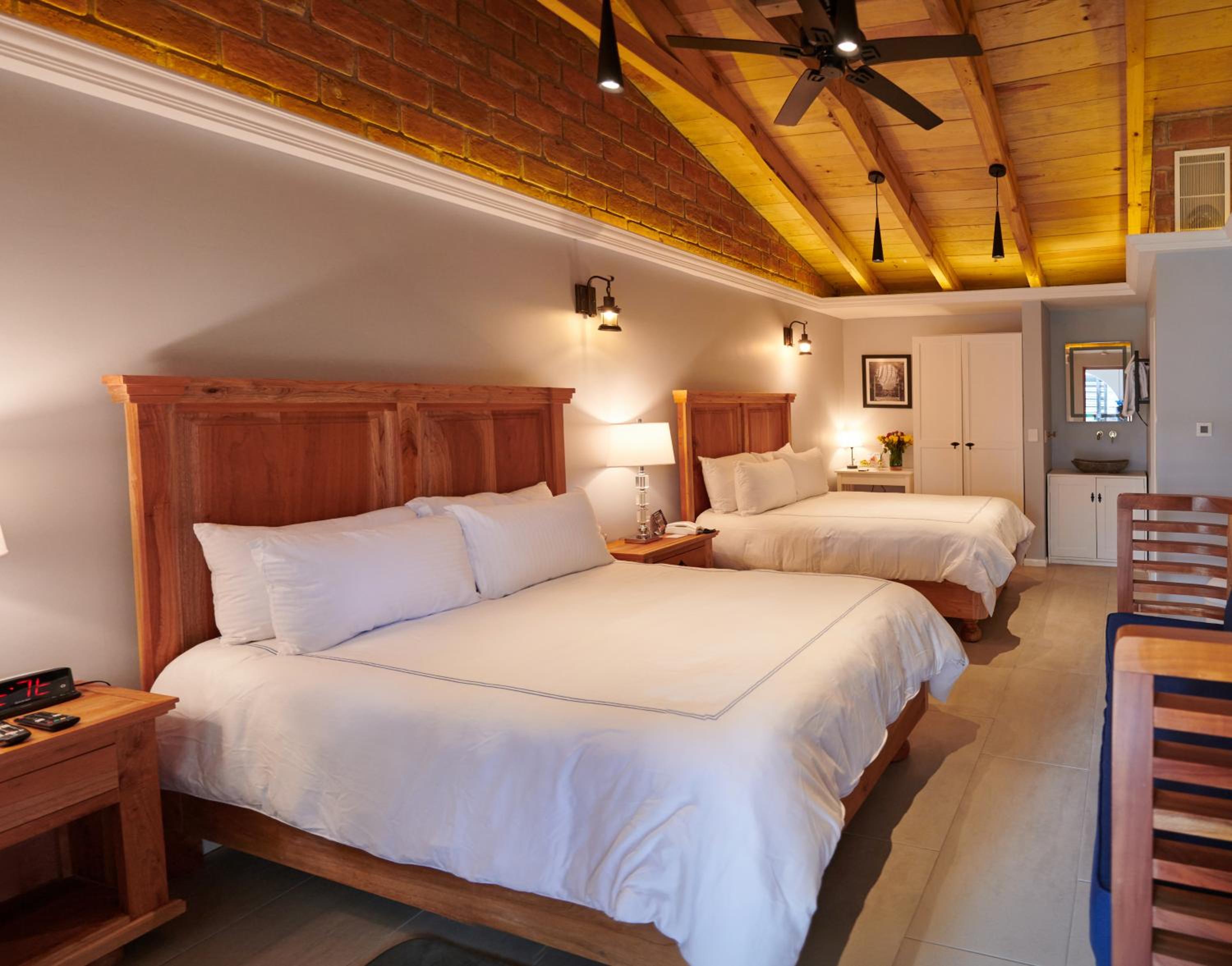 Standard Quadruple Room - Photo 10