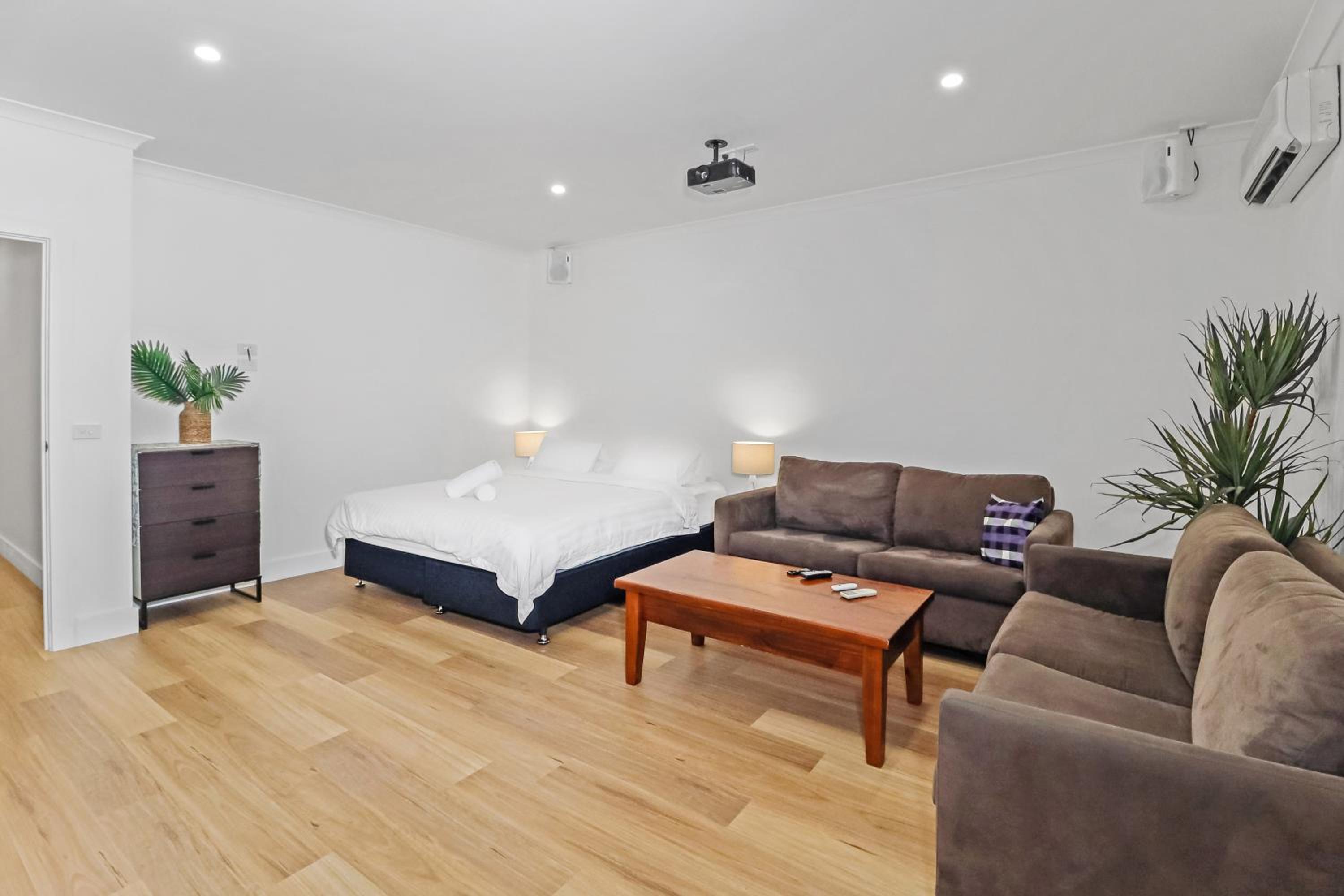 Four-Bedroom House photo 1