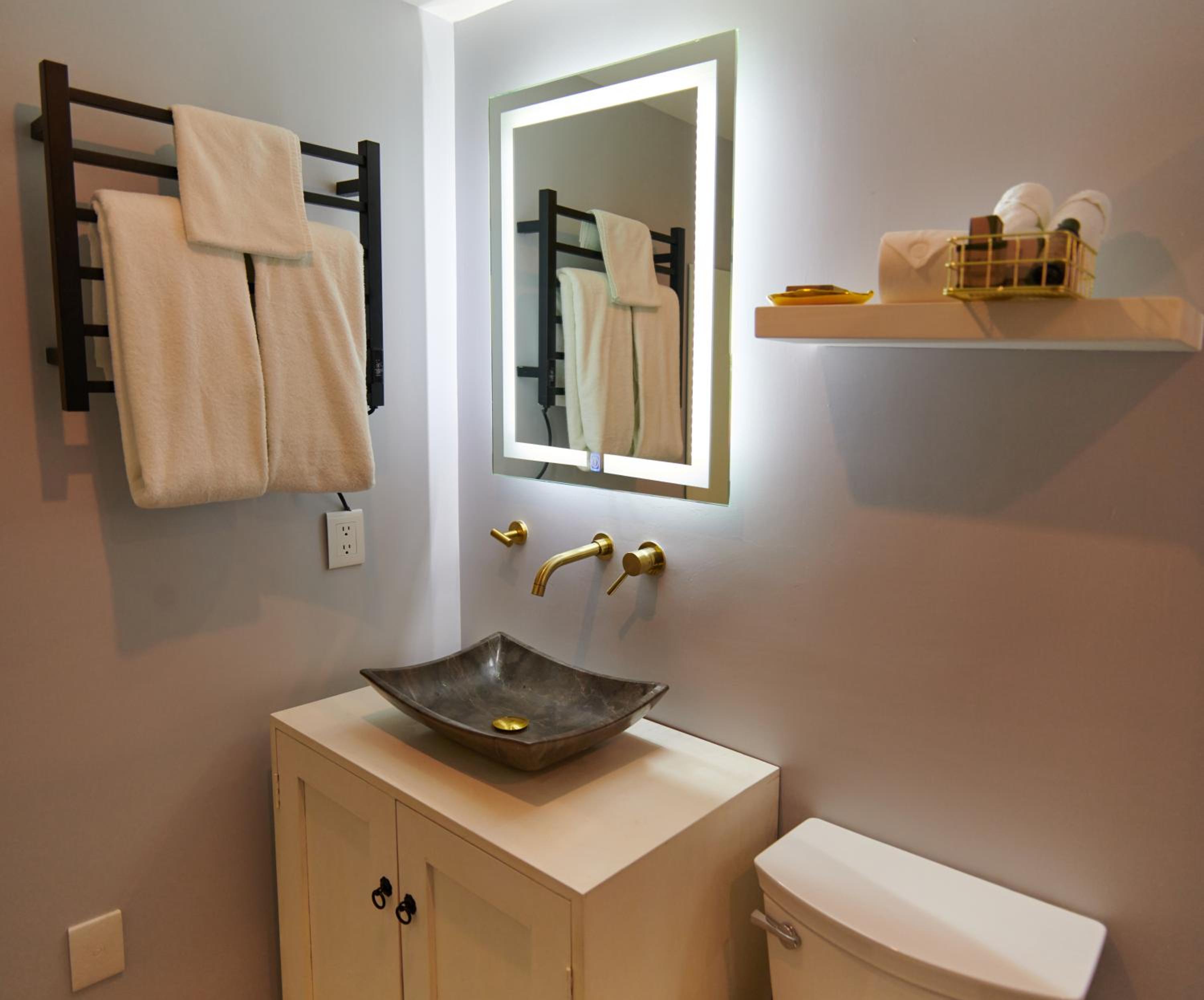 Standard King Room - Photo 24
