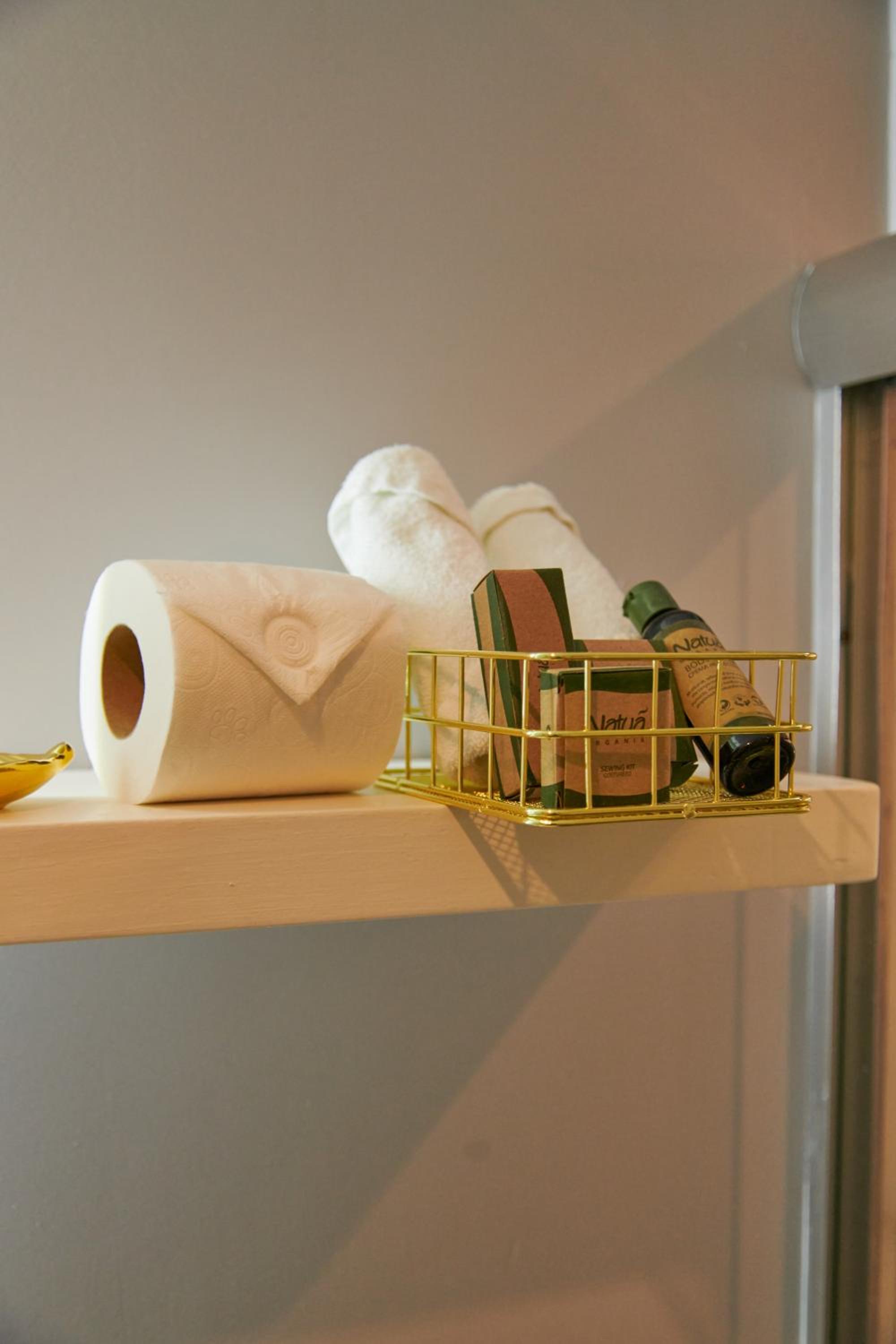 Standard King Room - Photo 26