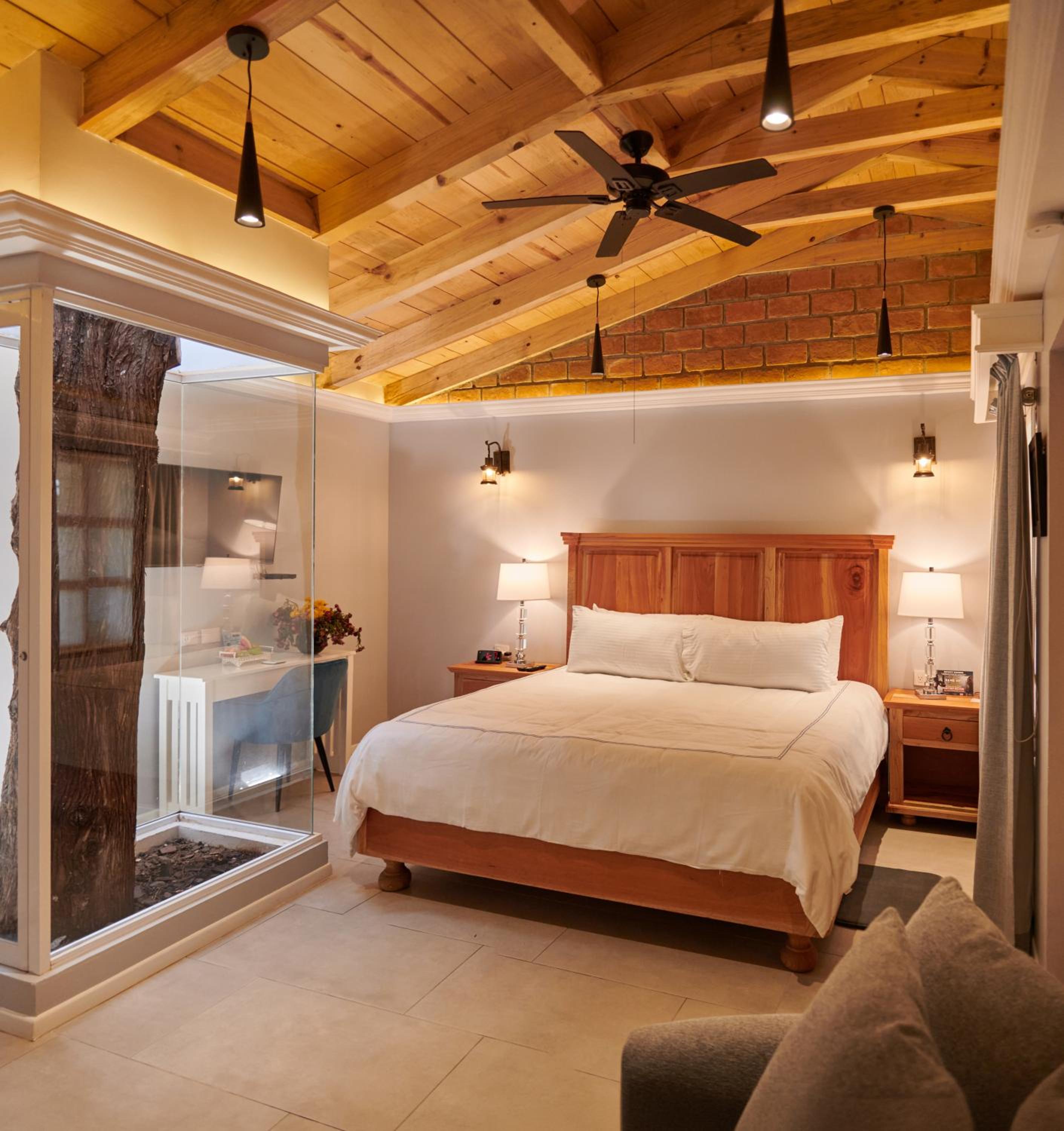 Standard King Room - Photo 1