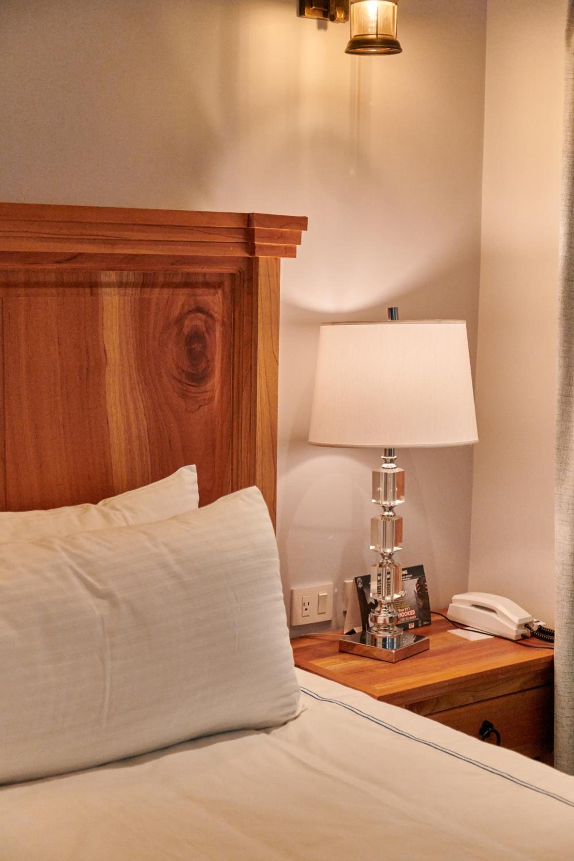 Standard King Room - Photo 22