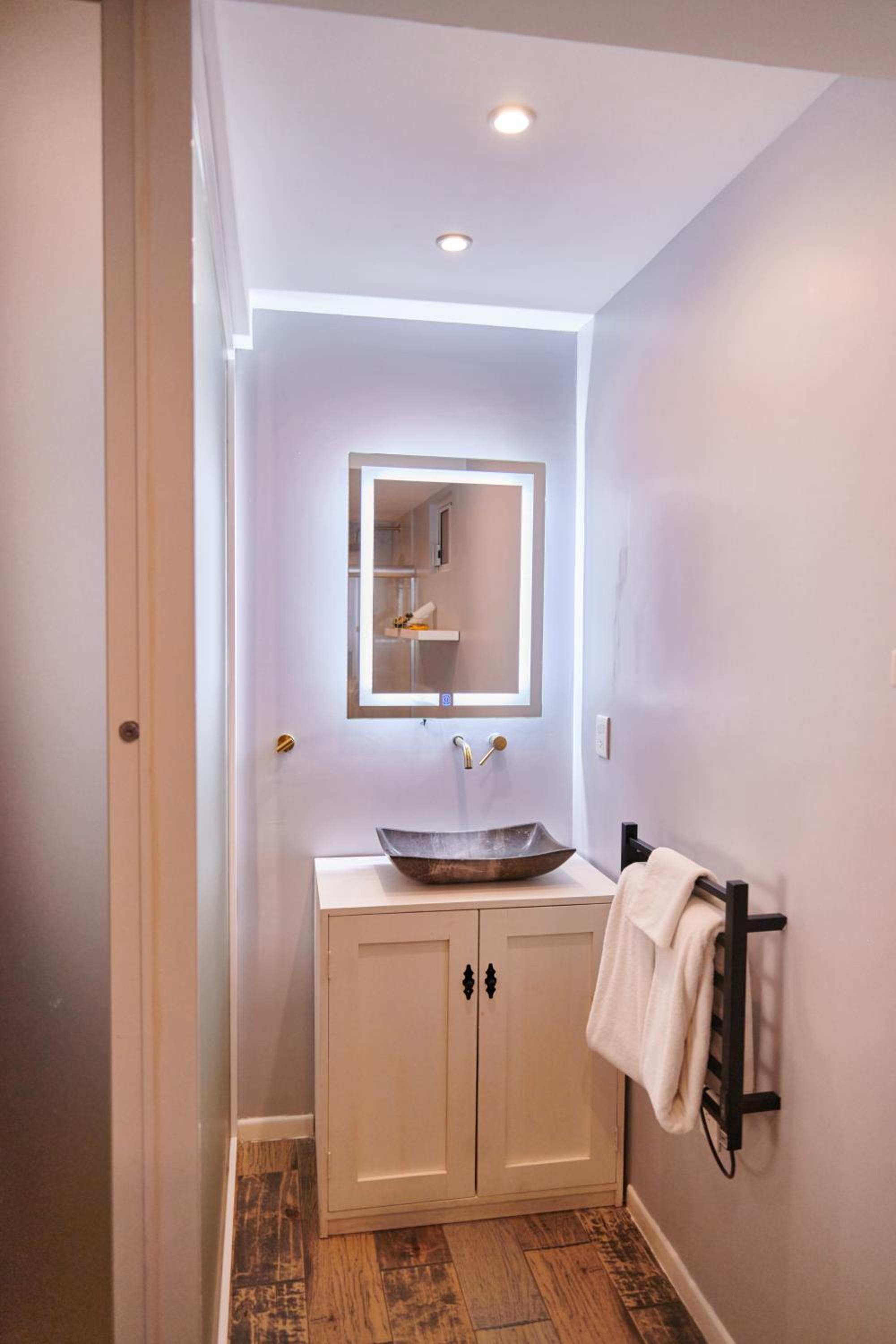 Standard King Room - Photo 5