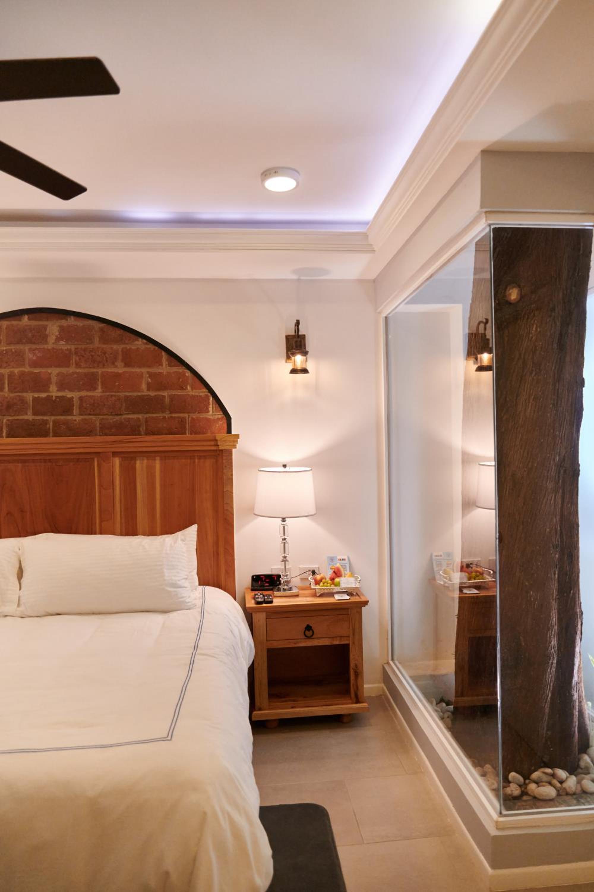 Standard King Room - Photo 6