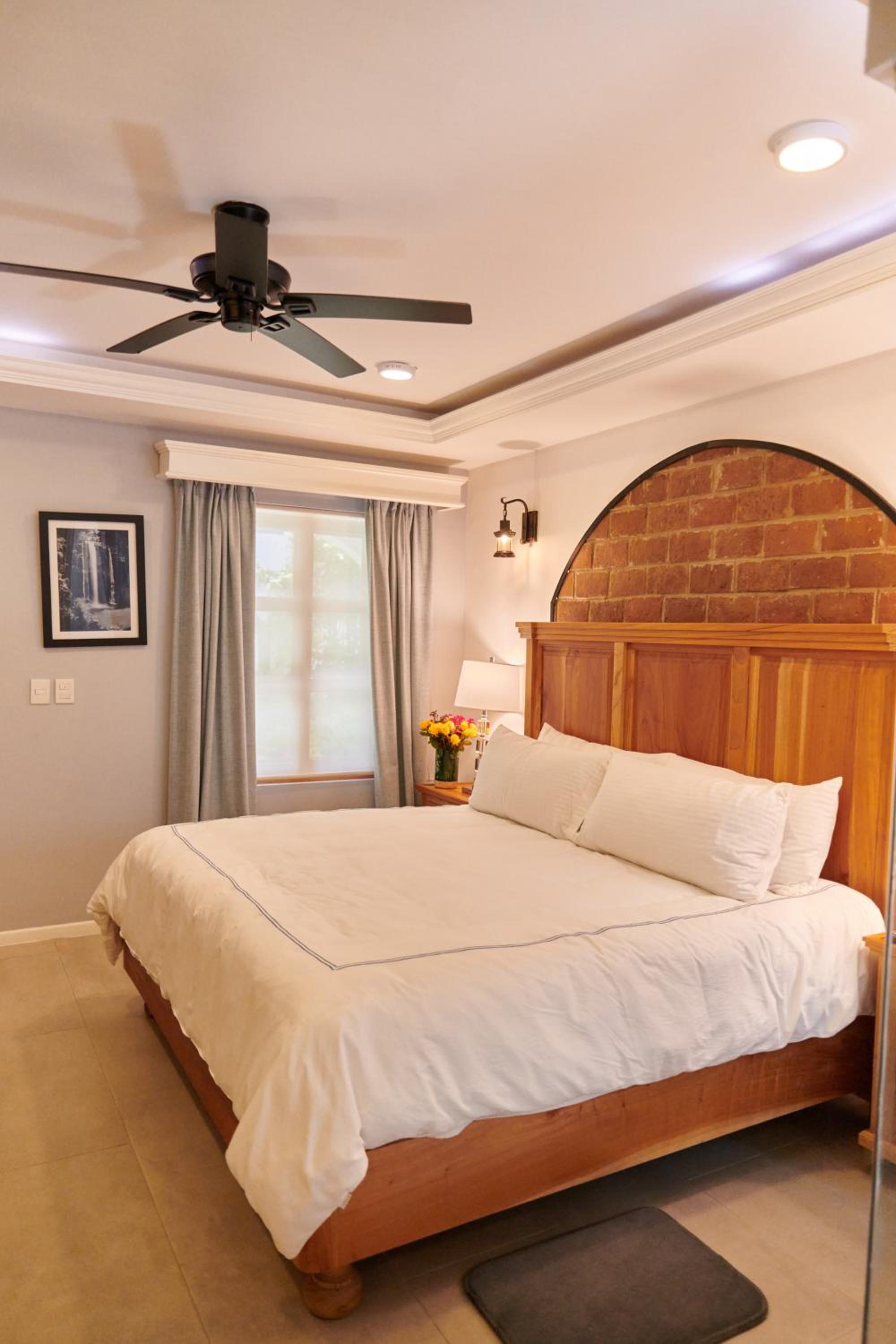 Standard King Room - Photo 4
