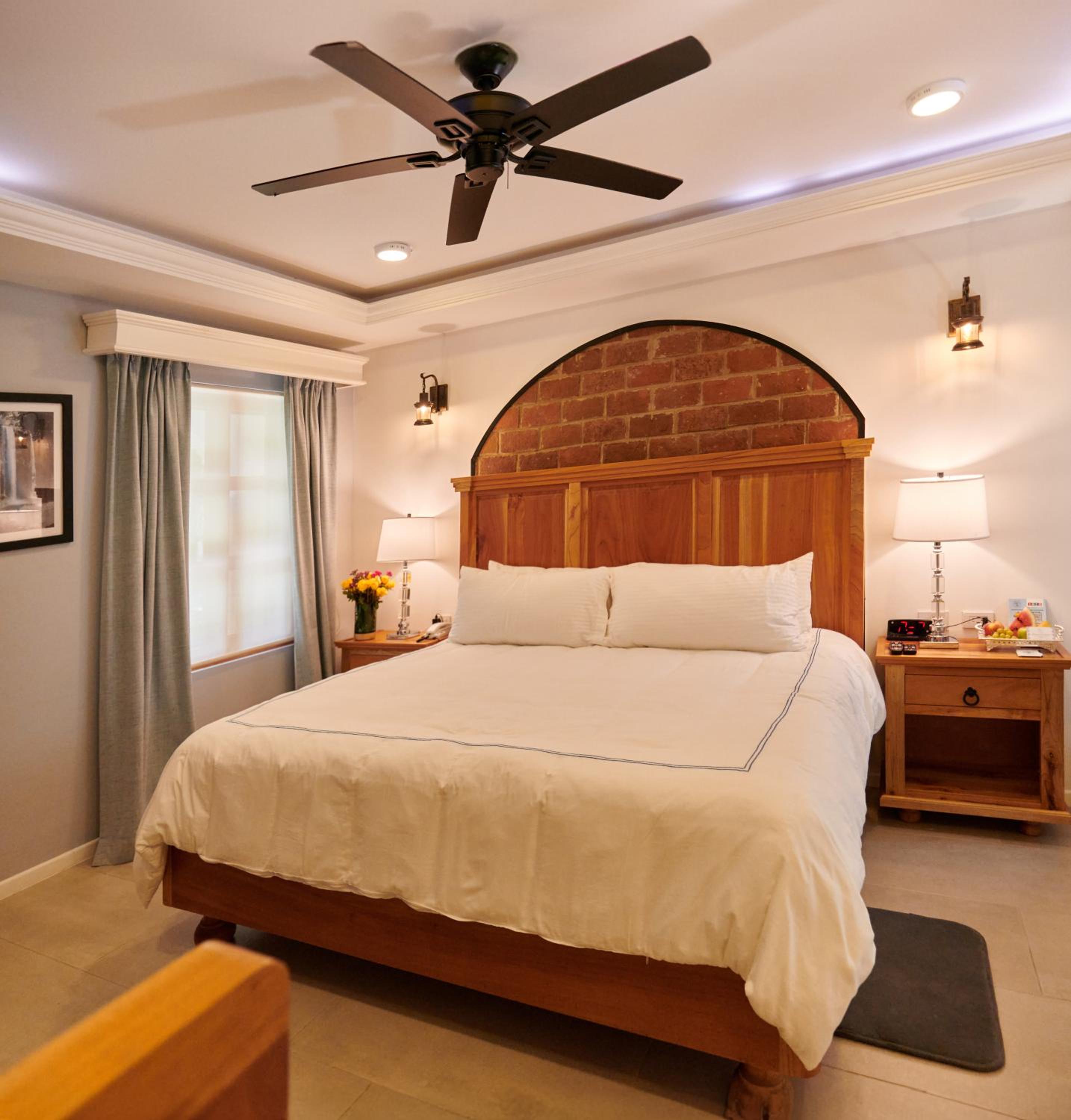 Standard King Room - Photo 2