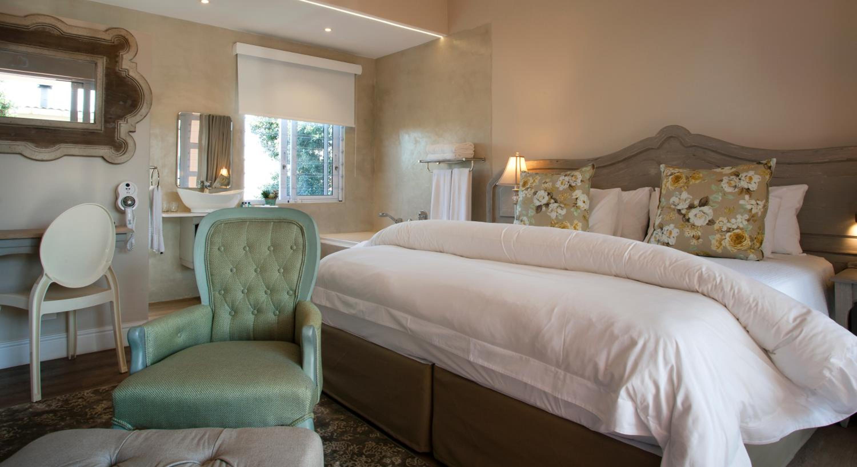 Deluxe Double or Twin Room with Pool View photo 2