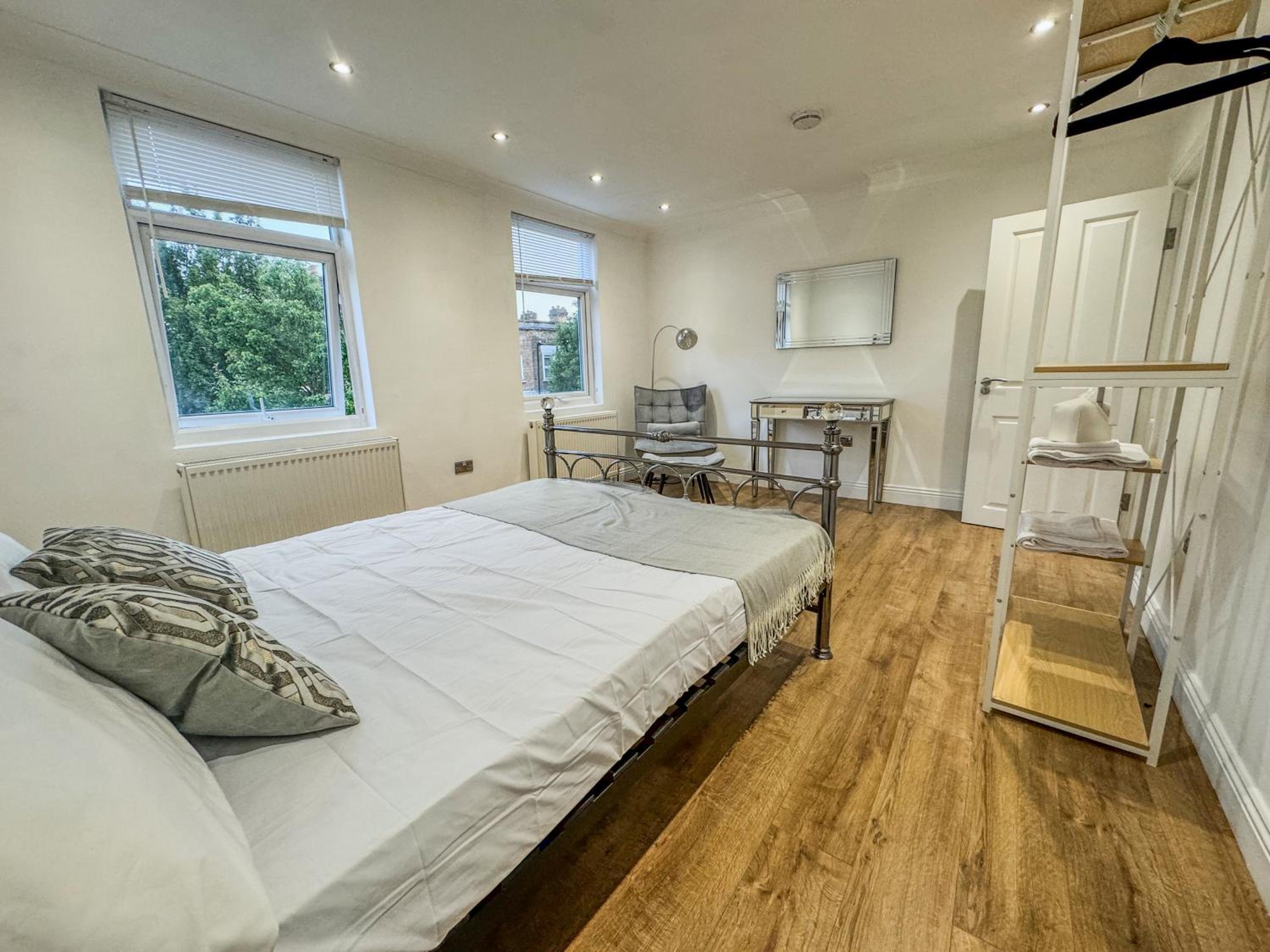Three-Bedroom House photo 3