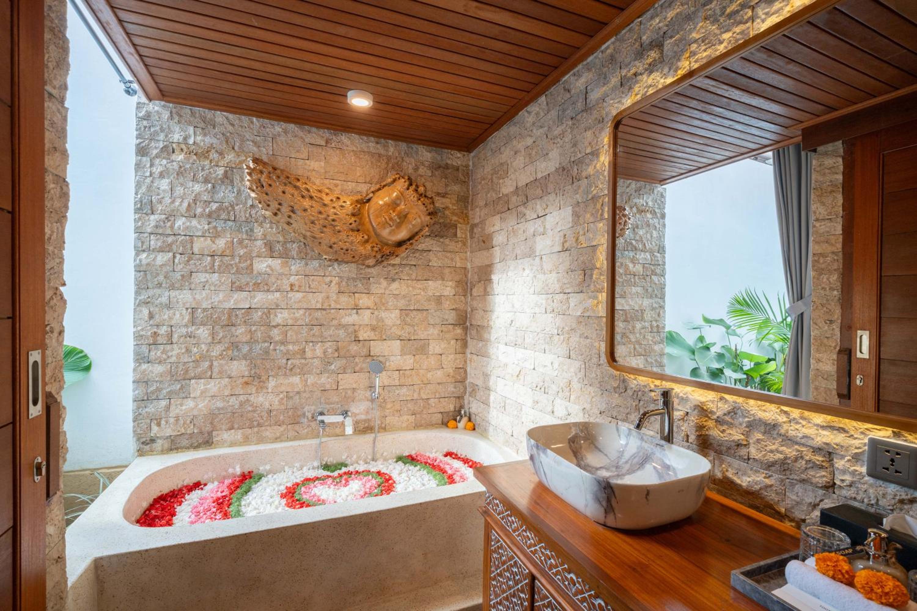 One Bedroom Pool Villa with Jungle View - Photo 5